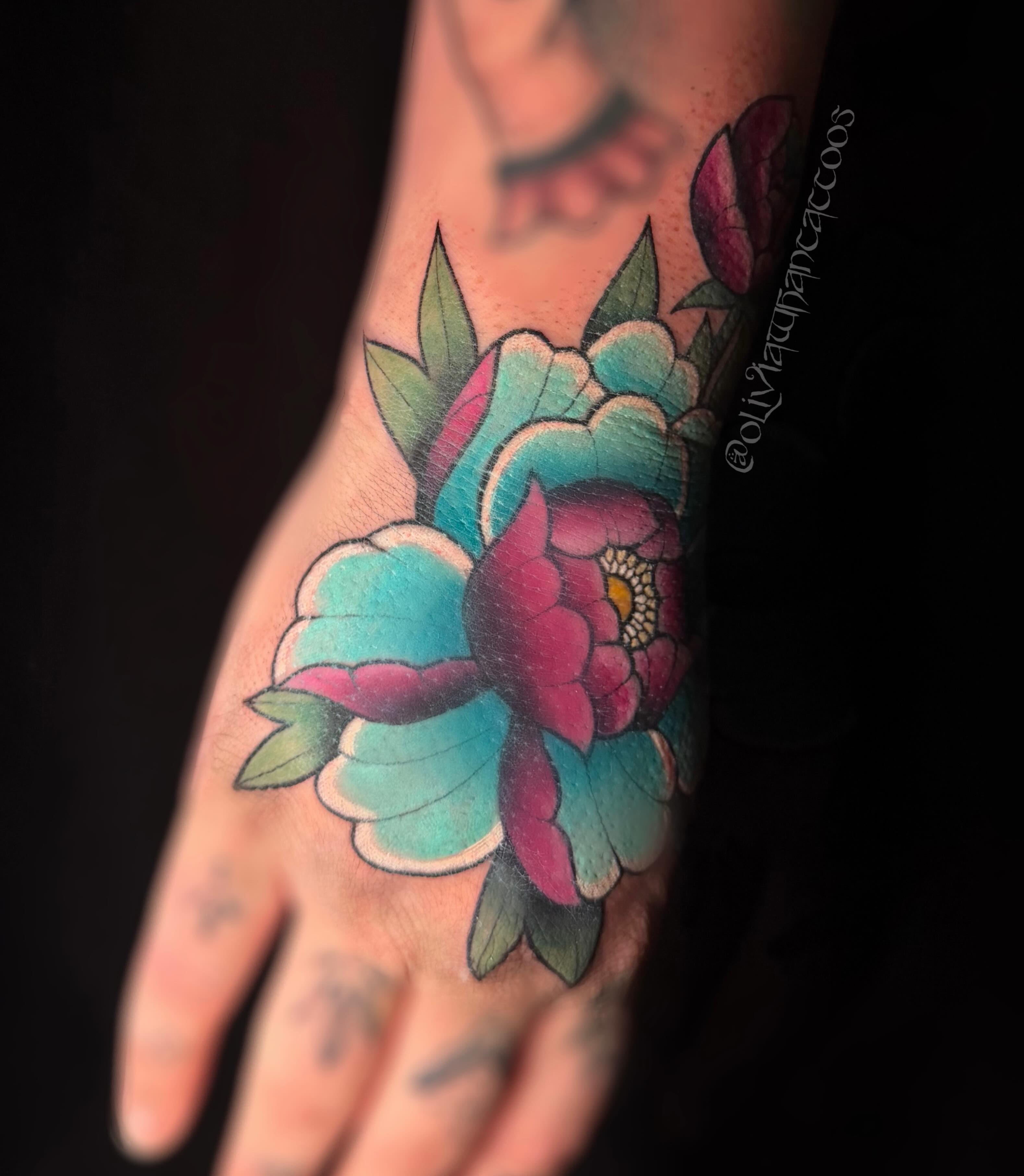 Floral bouquet American traditional tattoo on the hand by Olivia Whan Tattoos🌙