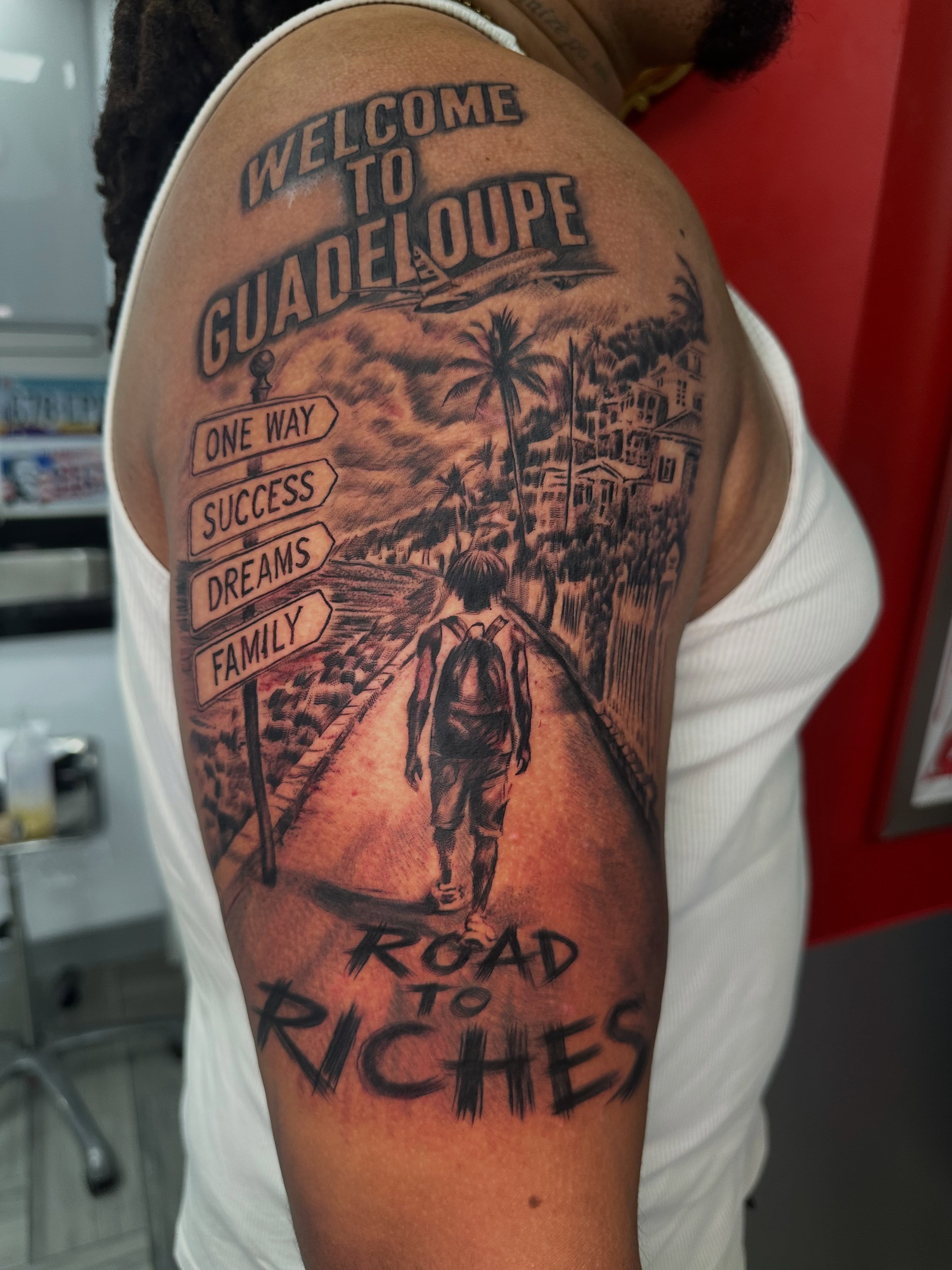 Road to riches black and grey tattoo on the upper arm by guinn_art_tatts, Le Moule