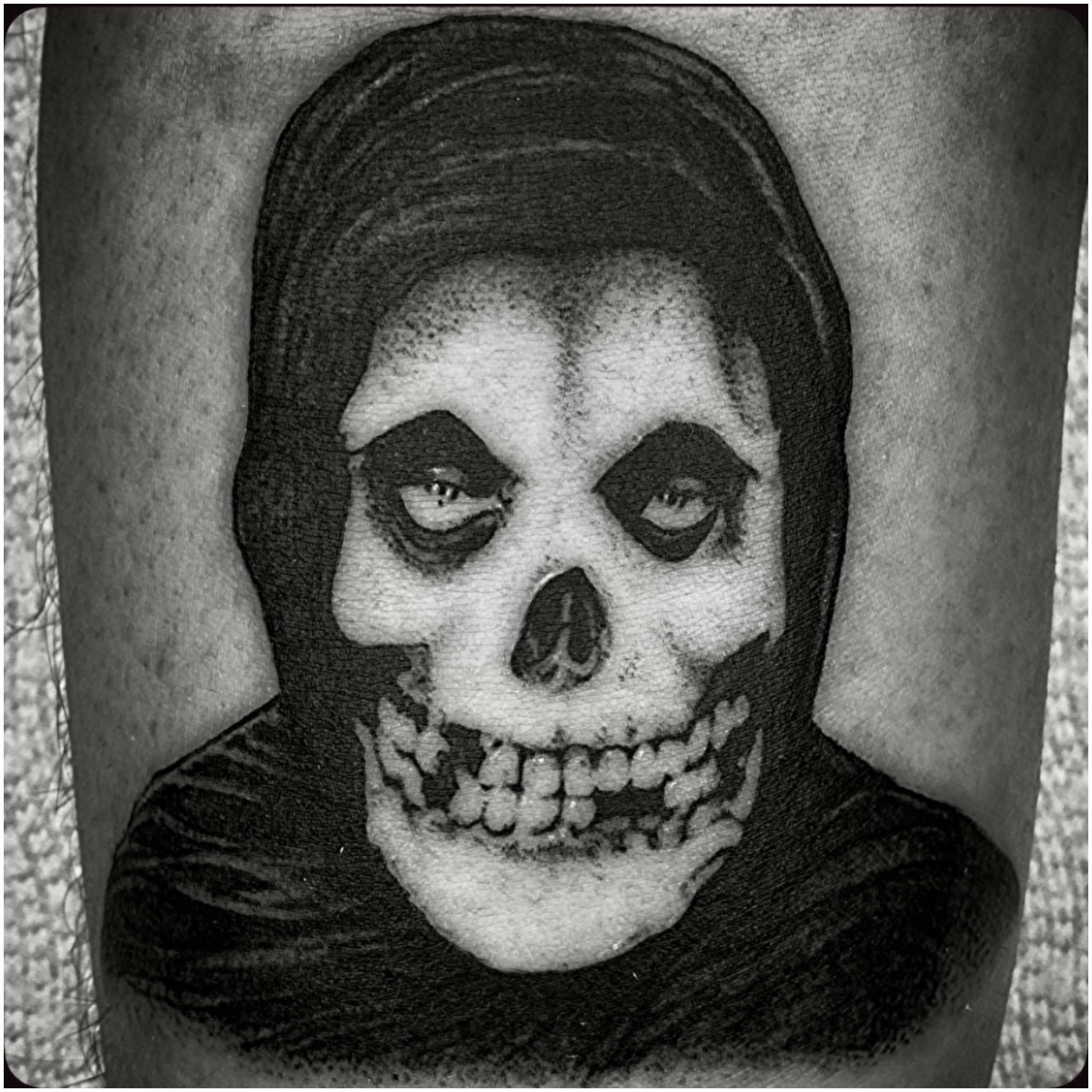 Skull realism tattoo on the forearm by ᴄʀᴇɪɢʜᴛᴏɴ ᴇᴍʀɪᴄᴋ ᴛᴀᴛᴛᴏᴏꜱ ᴀɴᴅ ᴀʀᴛ