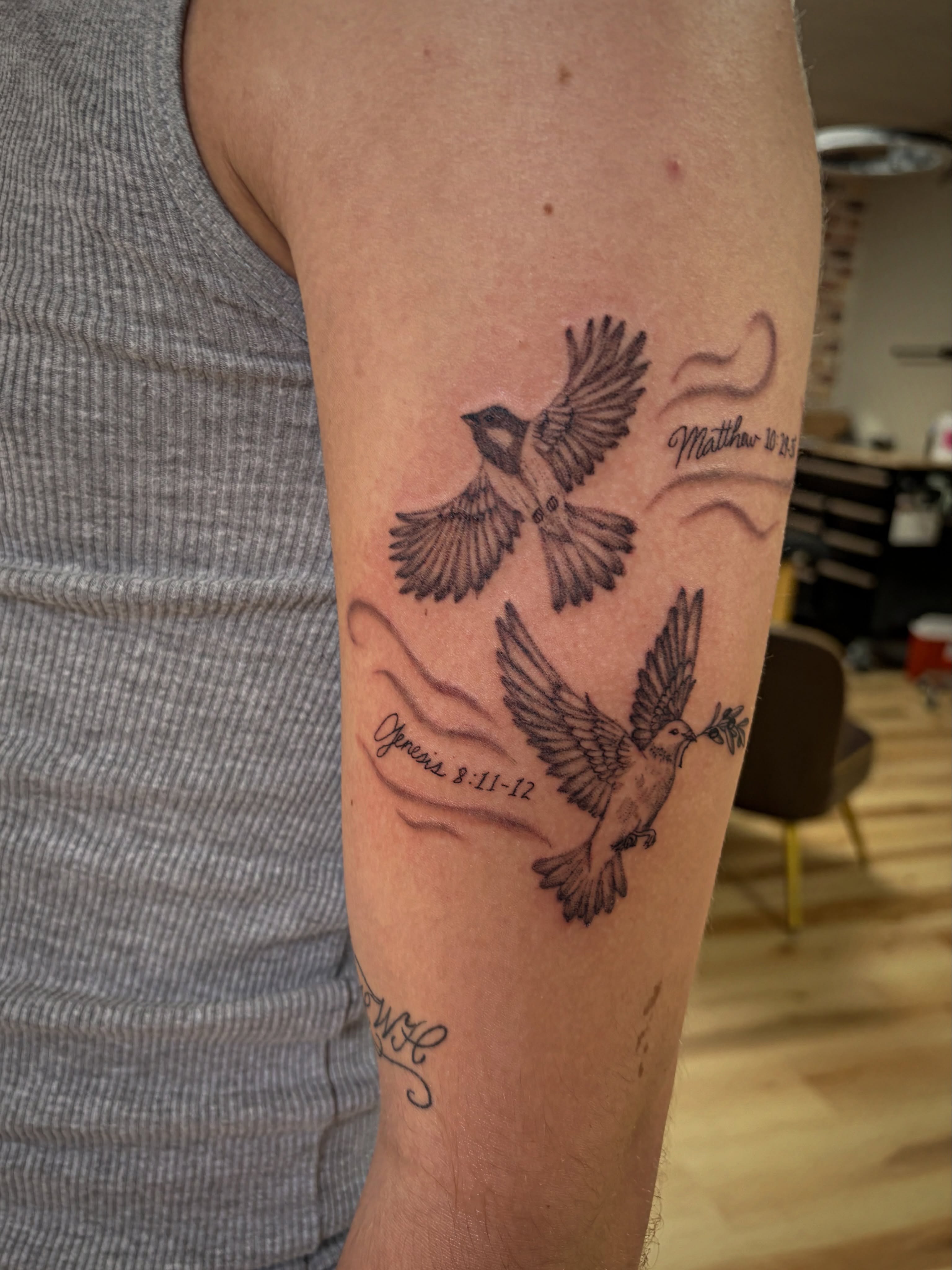 Birds black and grey tattoo on the forearm by Francesca Siwa