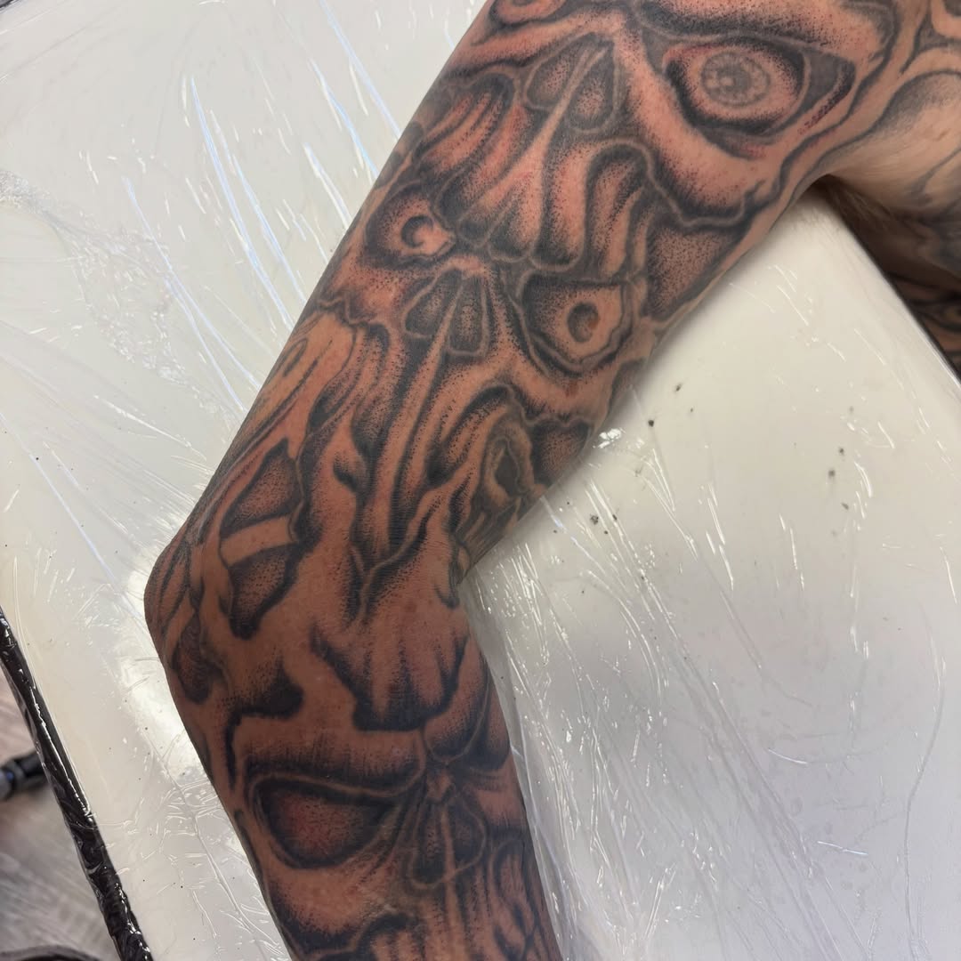 Tattoo by @thegonz541 β dotwork, realism
