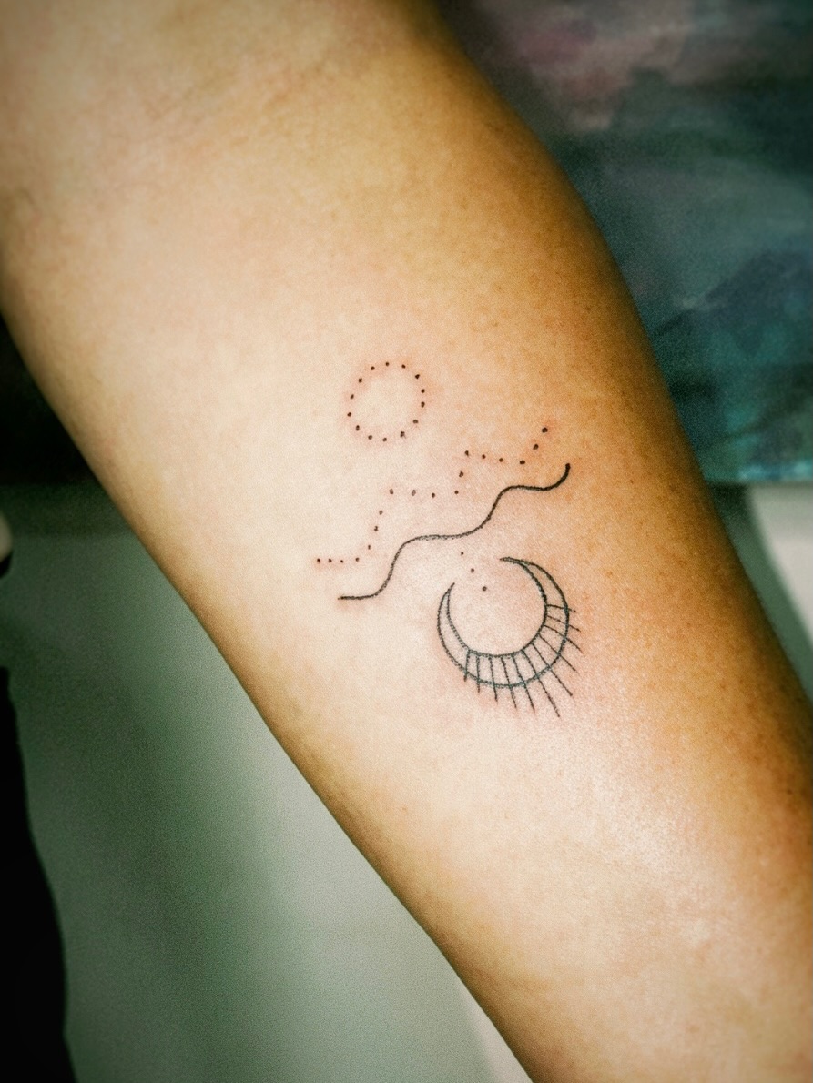 Tattoo by @alliecattatts — dotwork