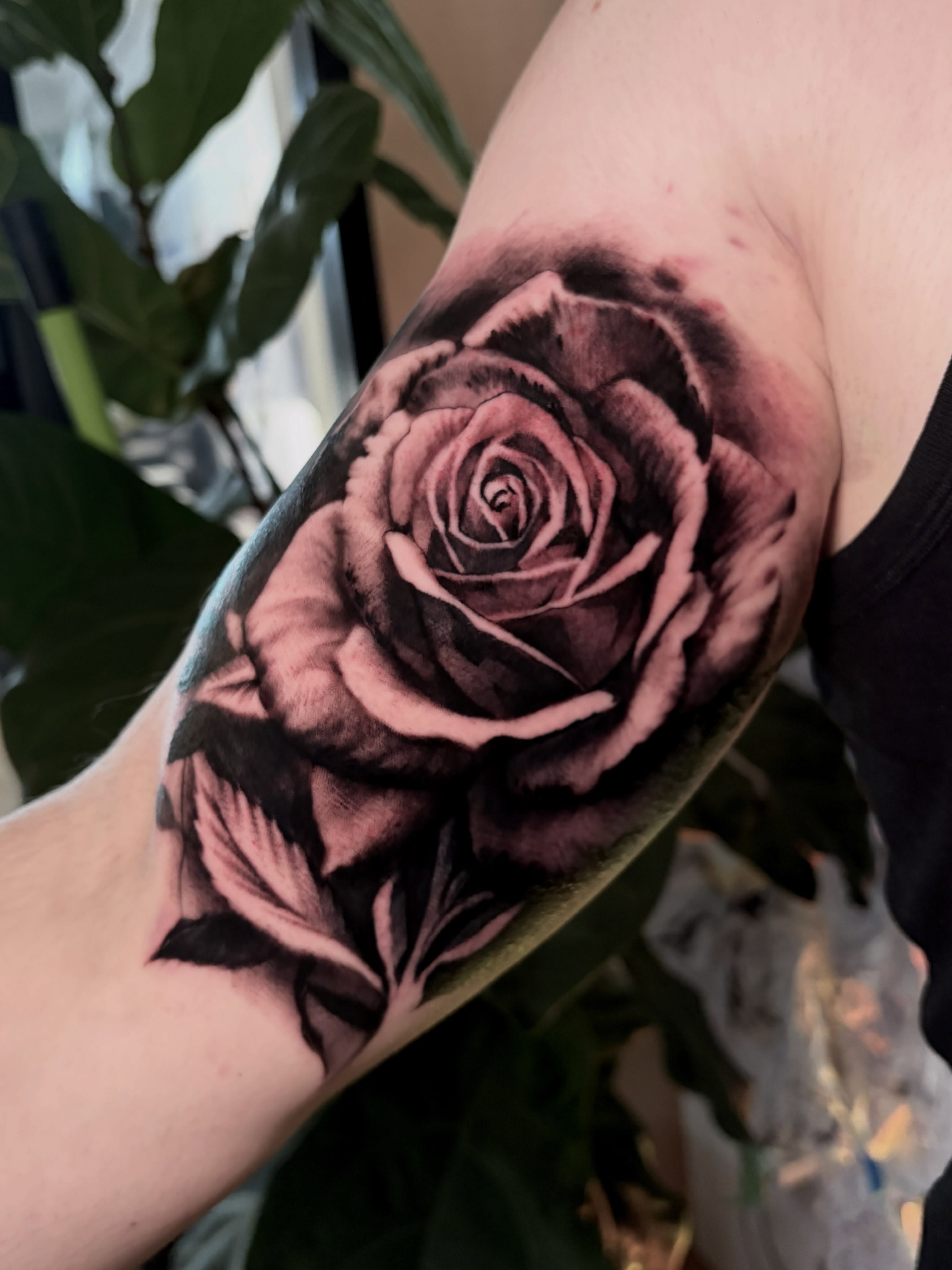 Rose realism tattoo on the forearm by Italo Holie
