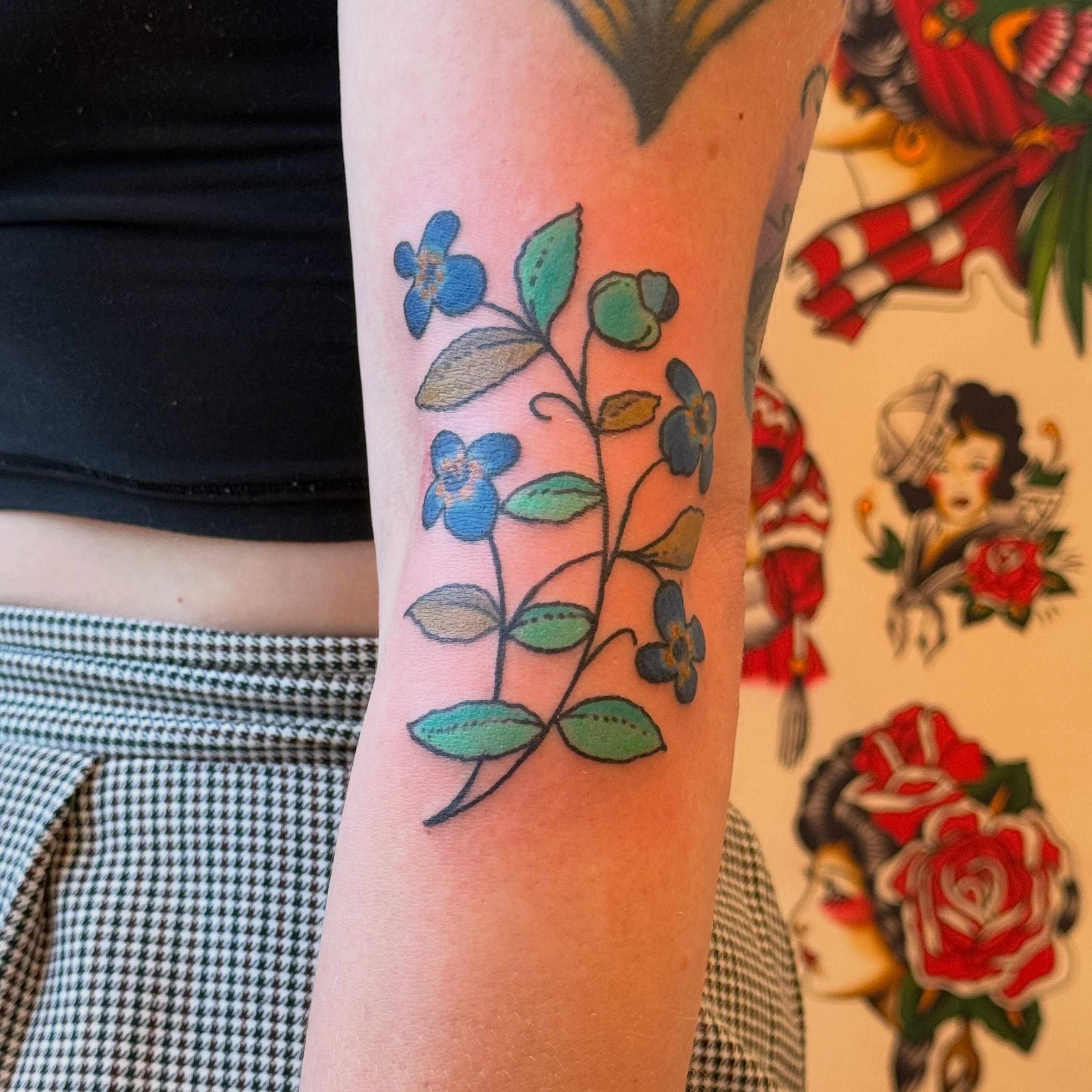 Floral vine American traditional tattoo on the forearm by Eric Guntor, Philadelphia, Pennsylvania