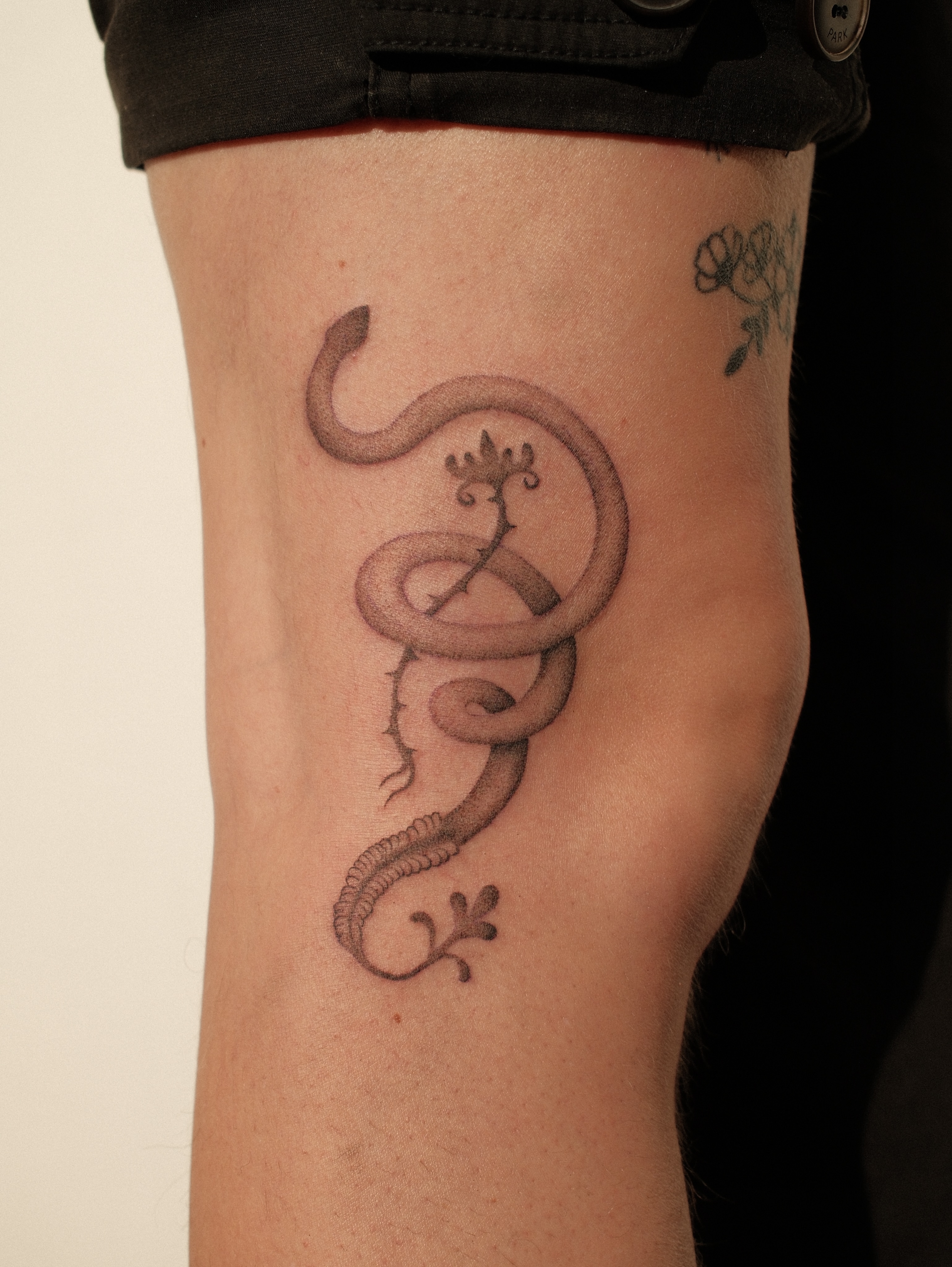 Tattoo by @earthyliltats โ black_and_grey
