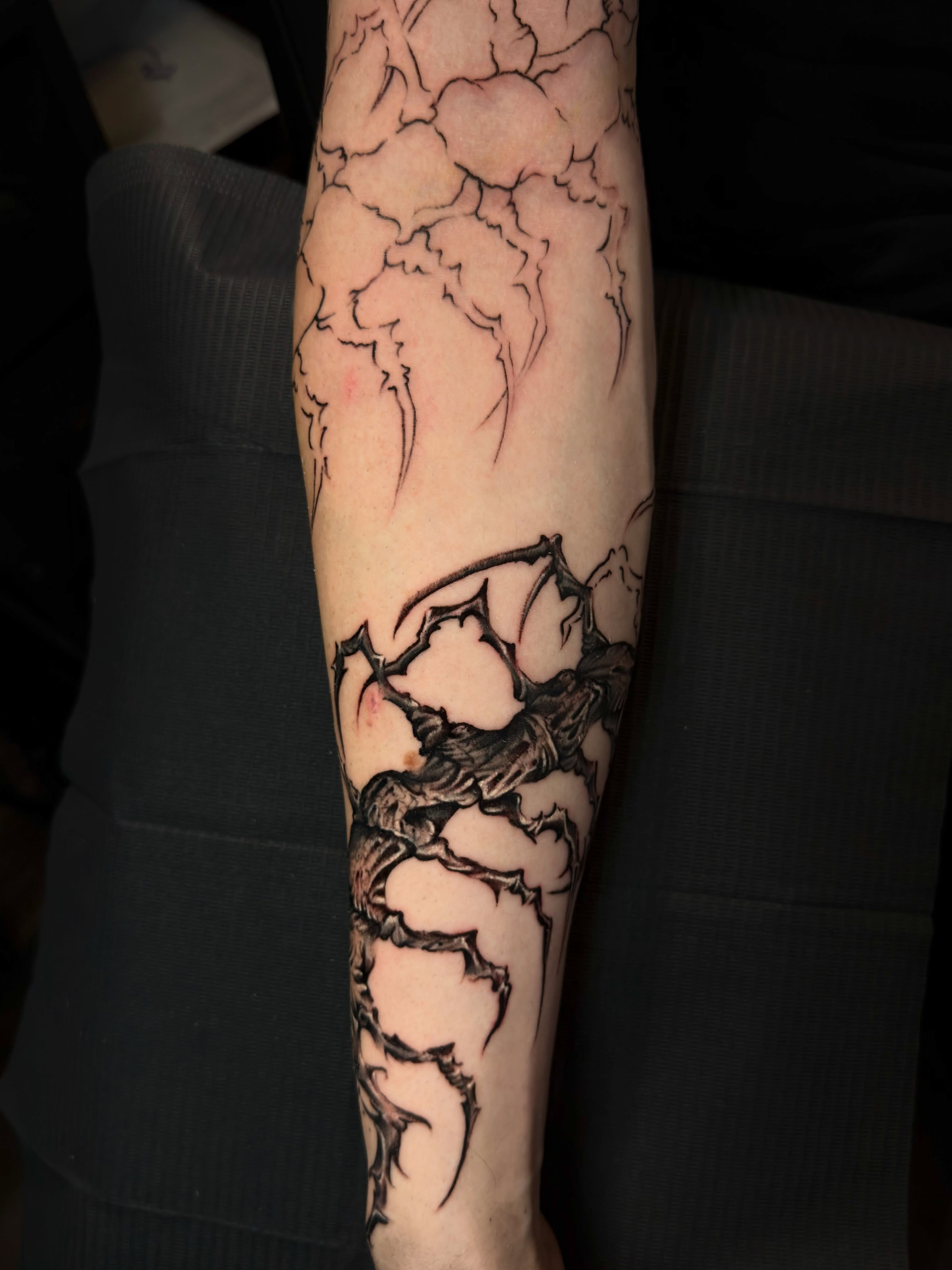 Thorned branch black and grey tattoo on the forearm by 𝔐𝔦𝔠𝔥𝔢𝔩𝔩𝔢𝔫 🦇
