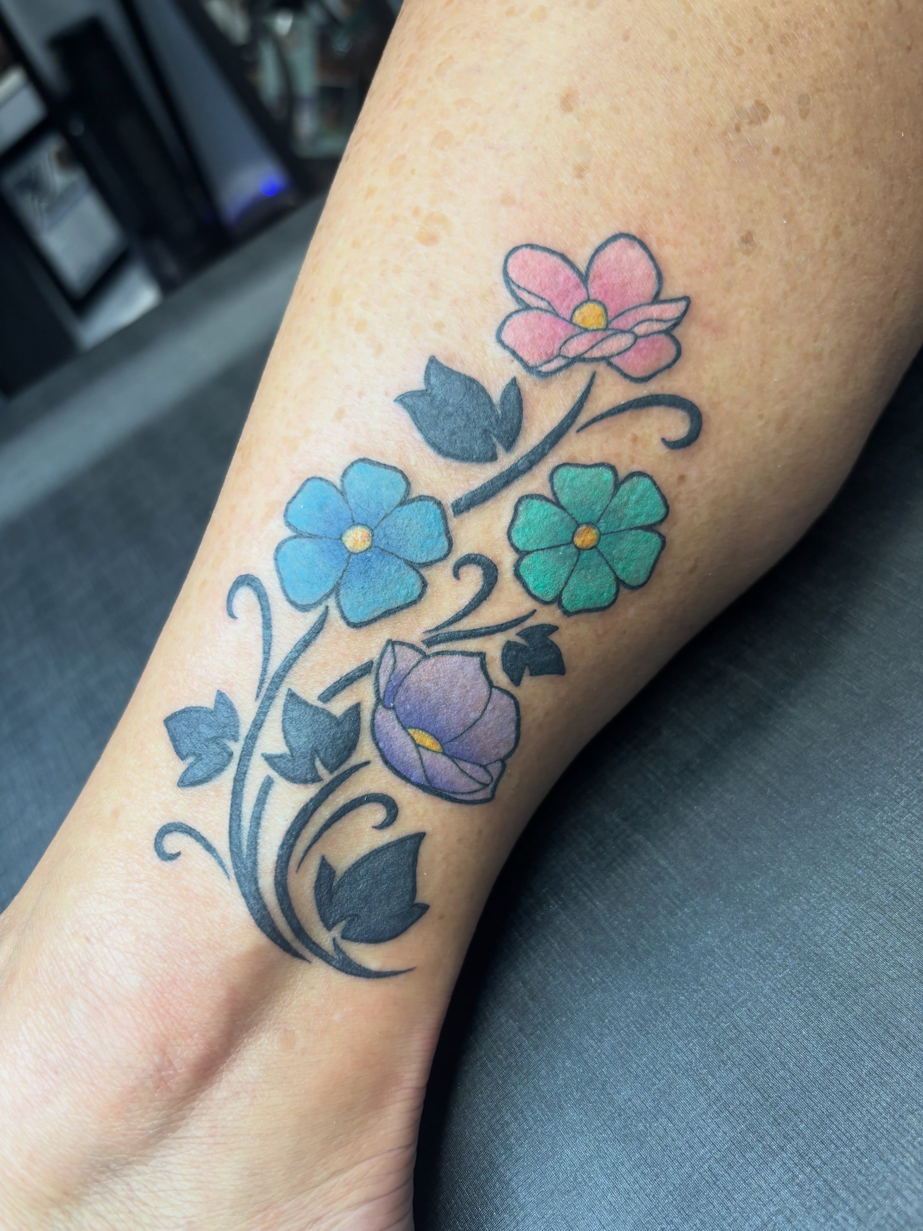 Tattoo by @skinelectricks — new_school, dotwork