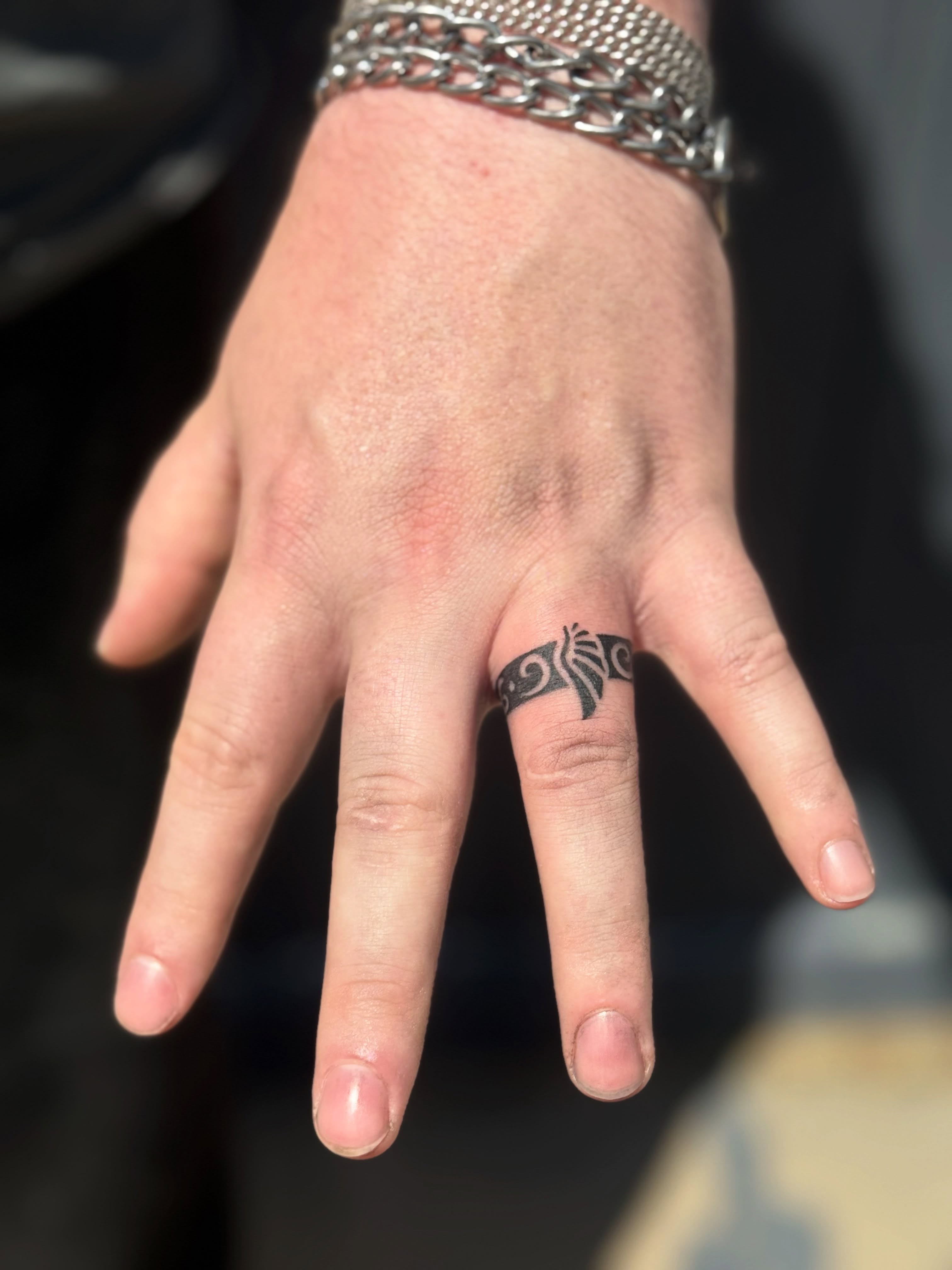 Leaf black and grey tattoo on the hand by Leti