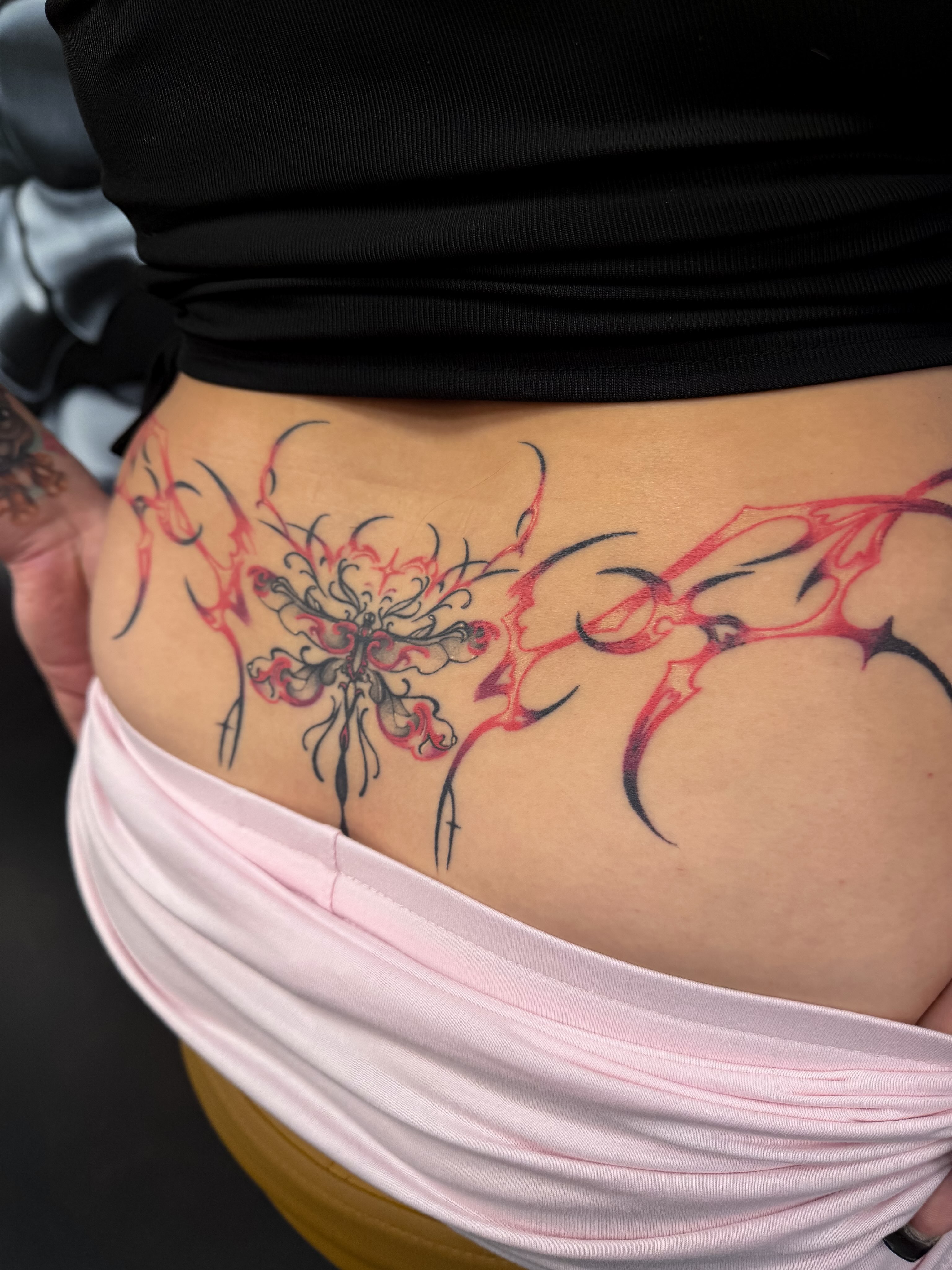 Abstract floral tribal tattoo on the ribs by Yvonne