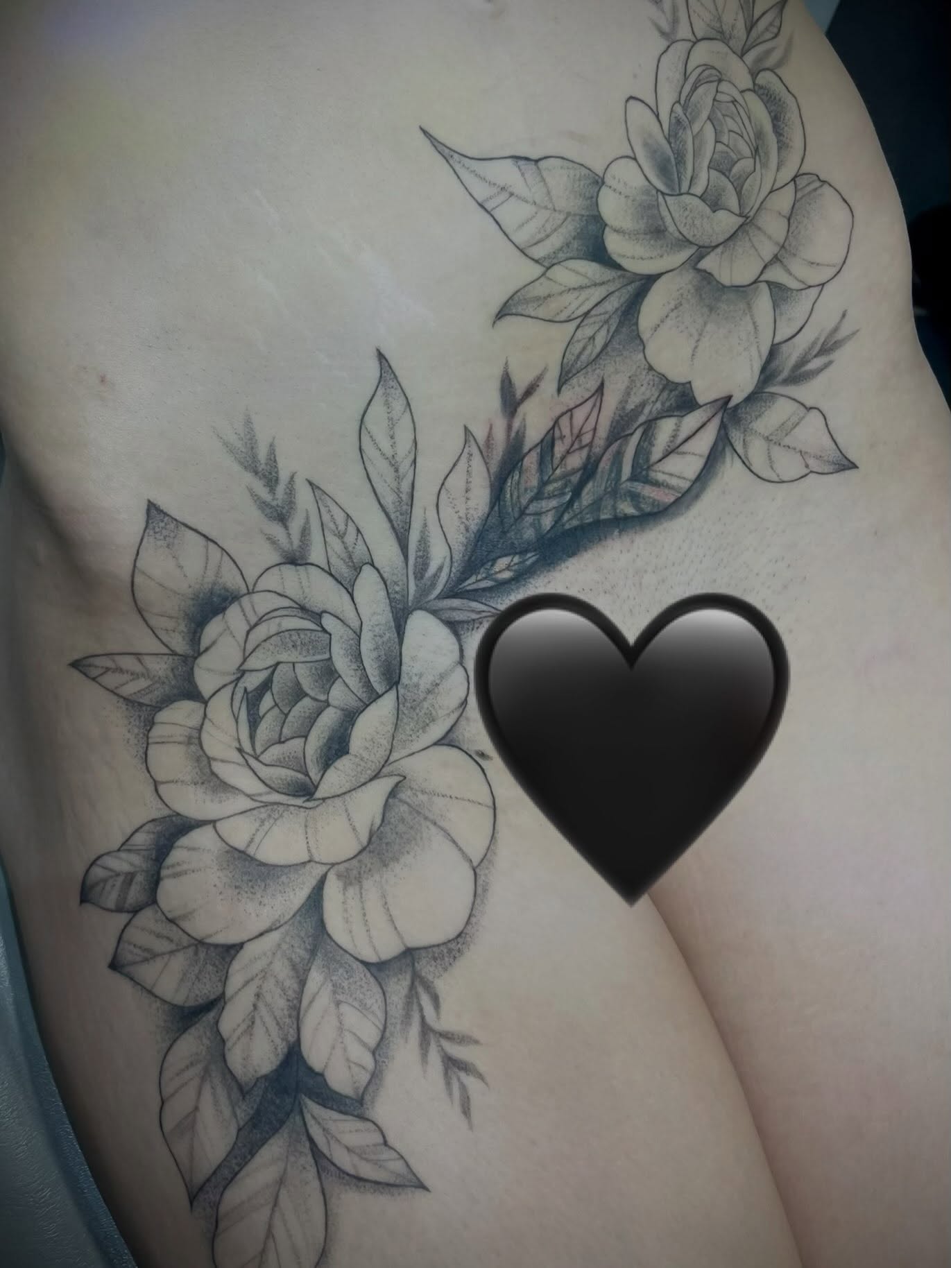 Flowers dotwork tattoo on the ribs by Freya Petersen