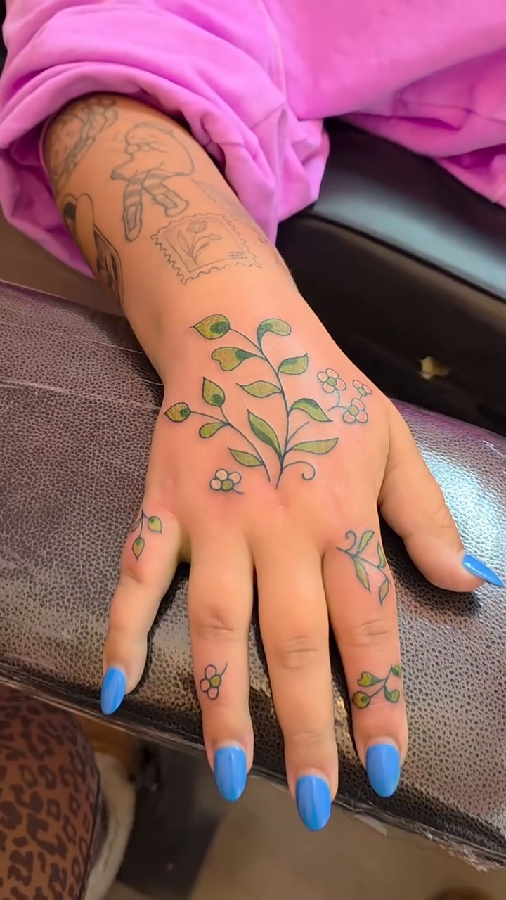 Floral vine minimalist tattoo on the hand by Danyelle Becker