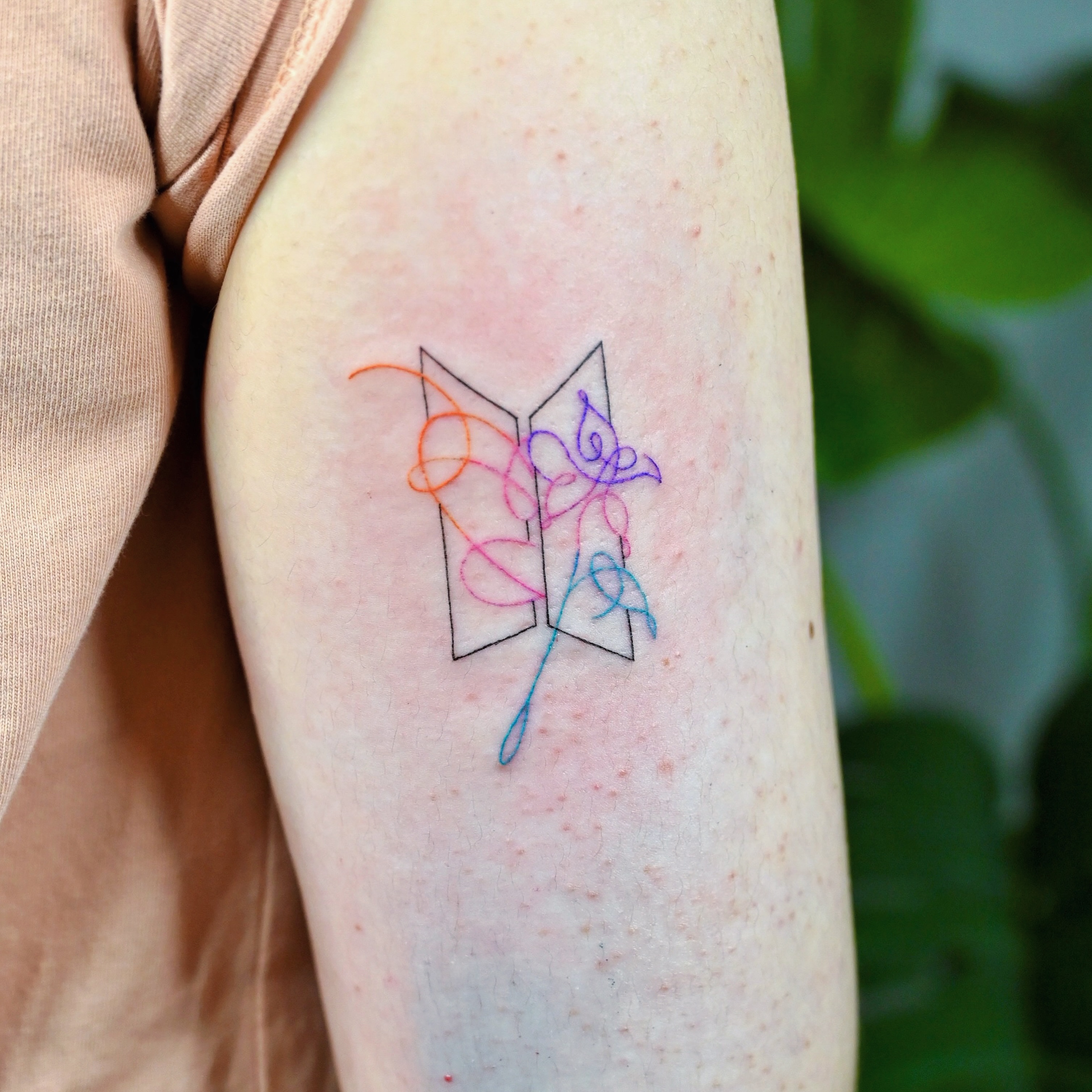 Tattoo by @tattooist_urban — geometric, minimalist