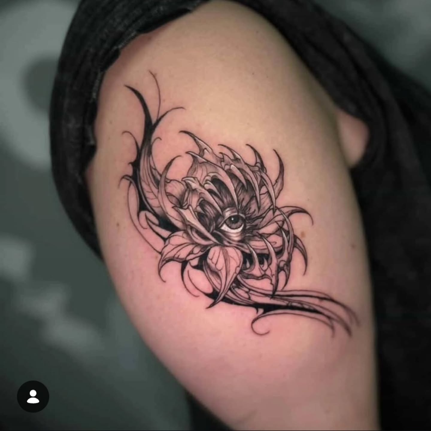 Eye and floral geometric tattoo on the shoulder by 𝕸 𝖆 𝖓 𝖔 𝖑 𝖔