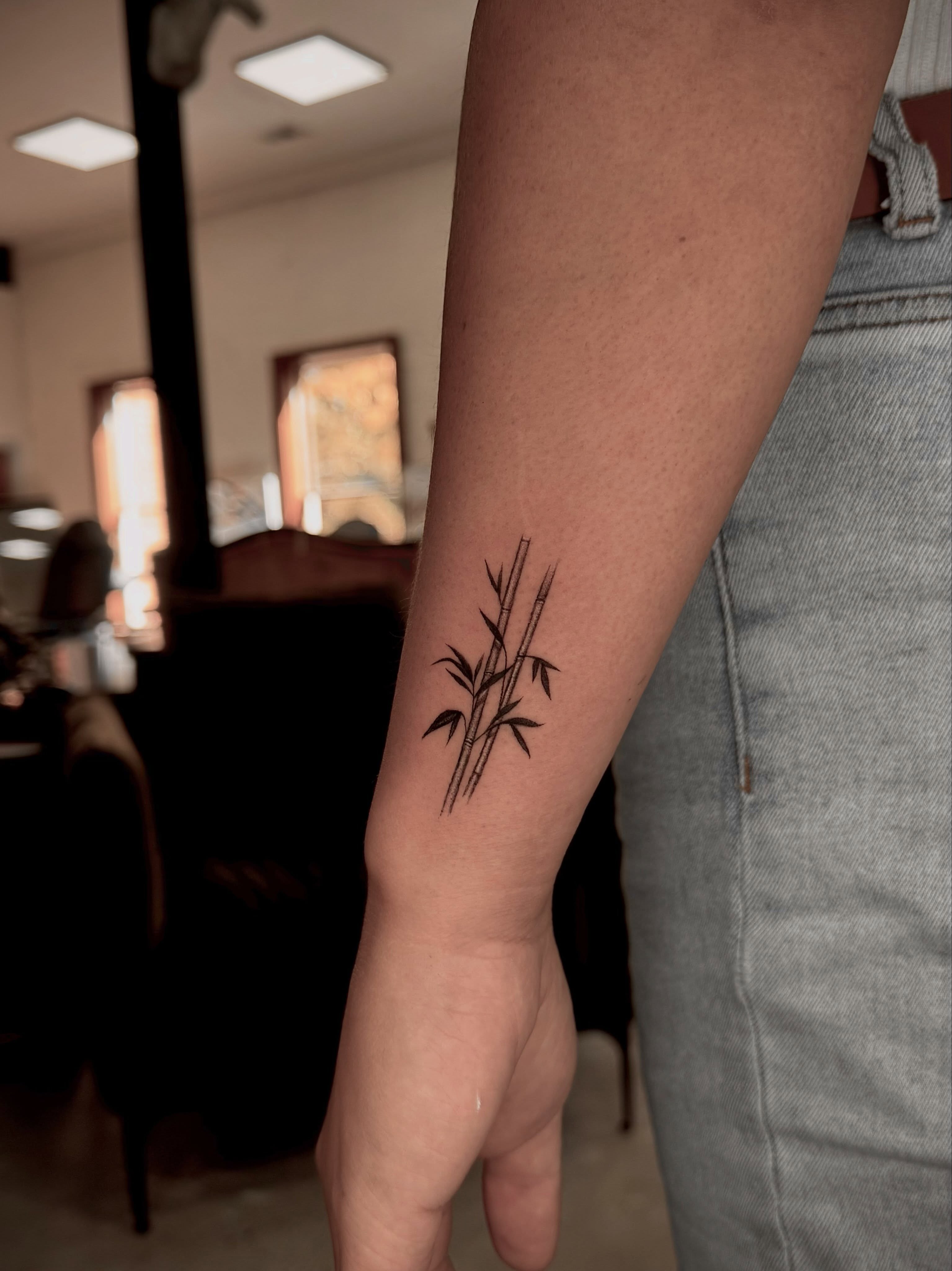 Tattoo by @tattoowithli — black_and_grey