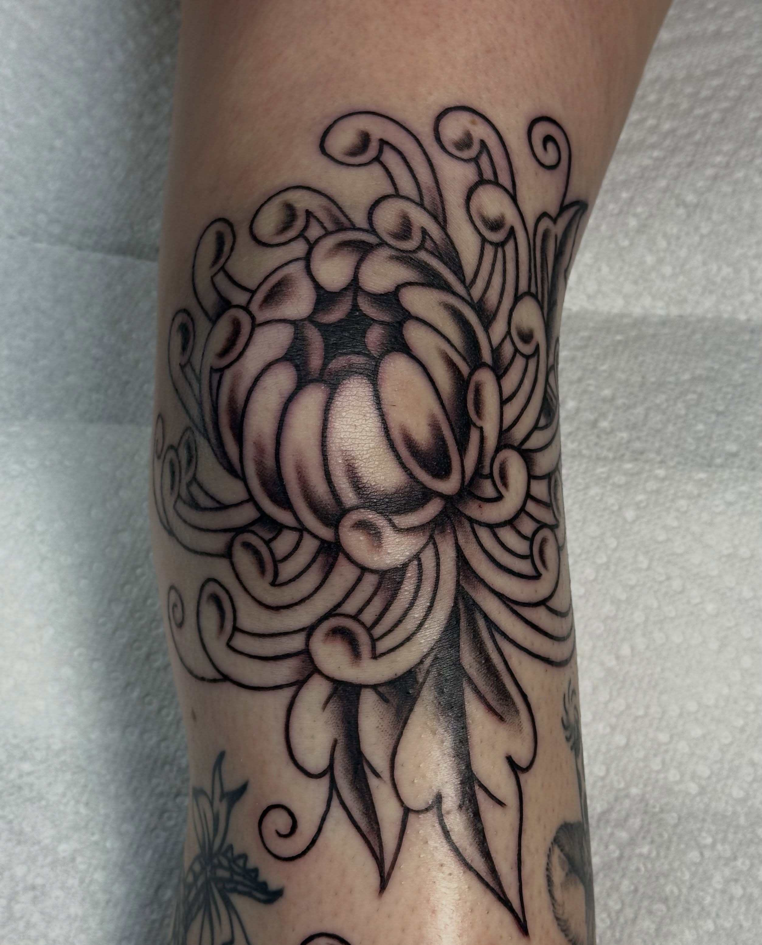 Tattoo by @leslieluck — black_and_grey