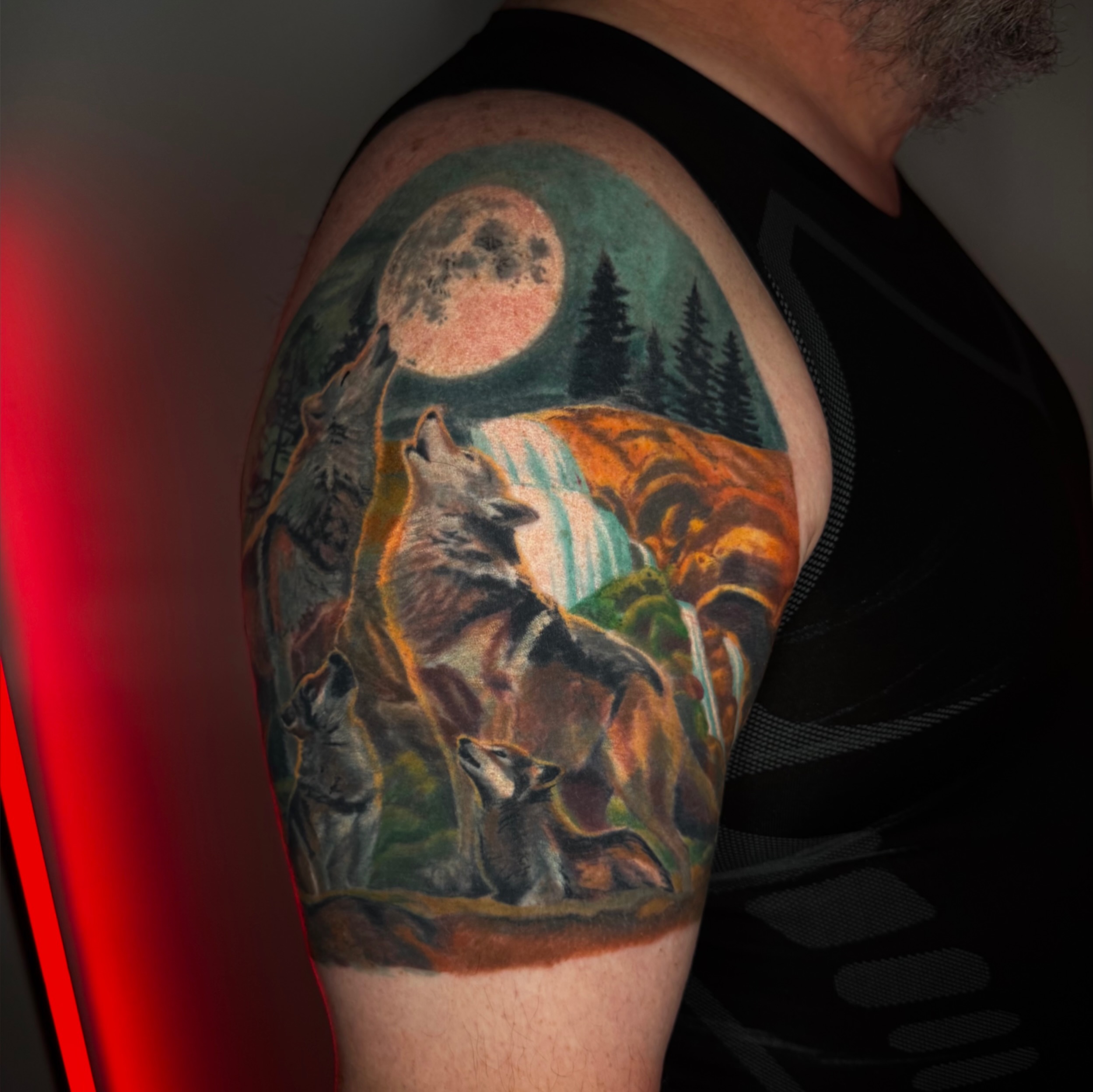 Tattoo by @varotattoos — realism, dotwork
