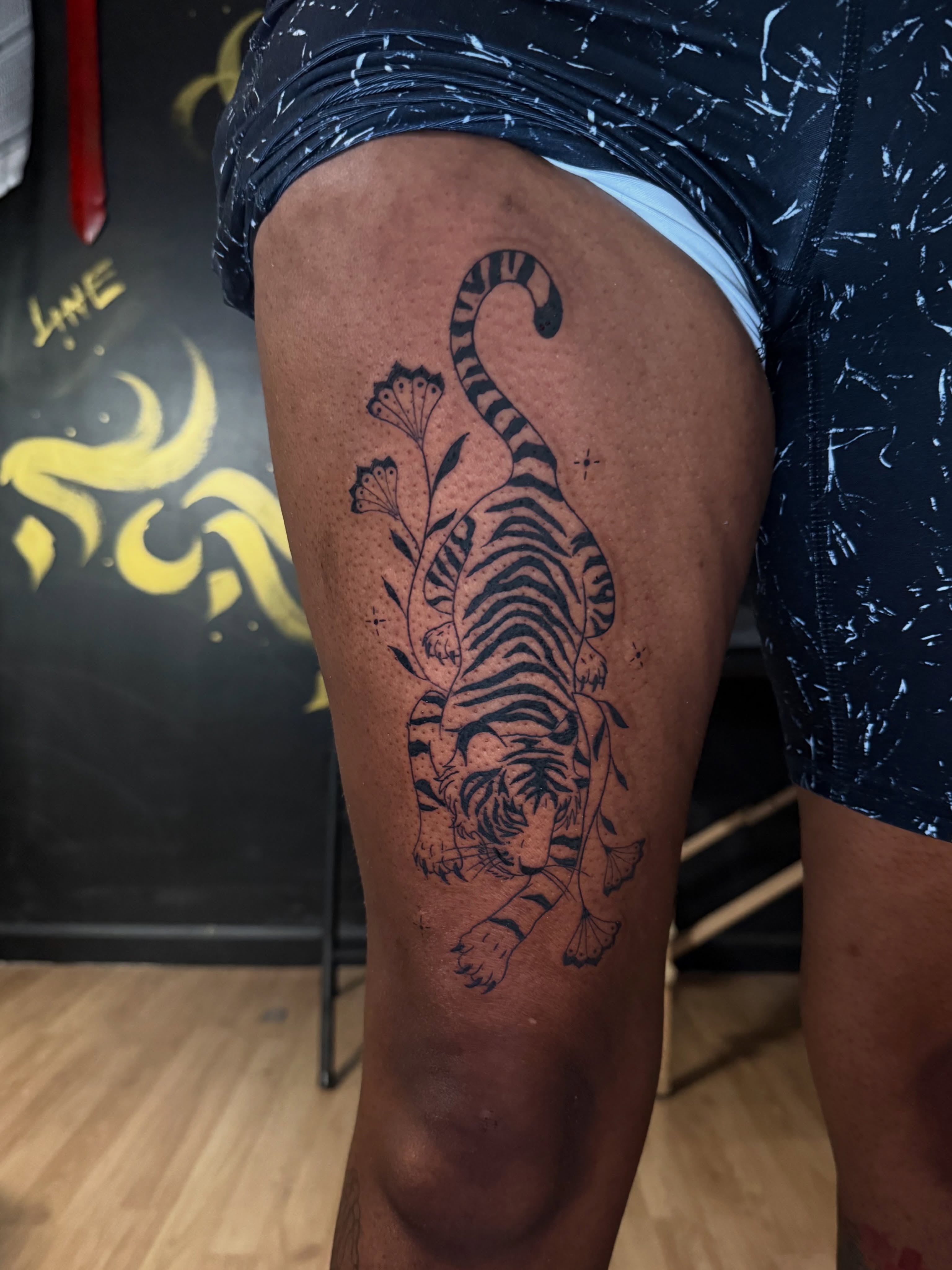 Tiger black and grey tattoo on the thigh by Yassin alsaje