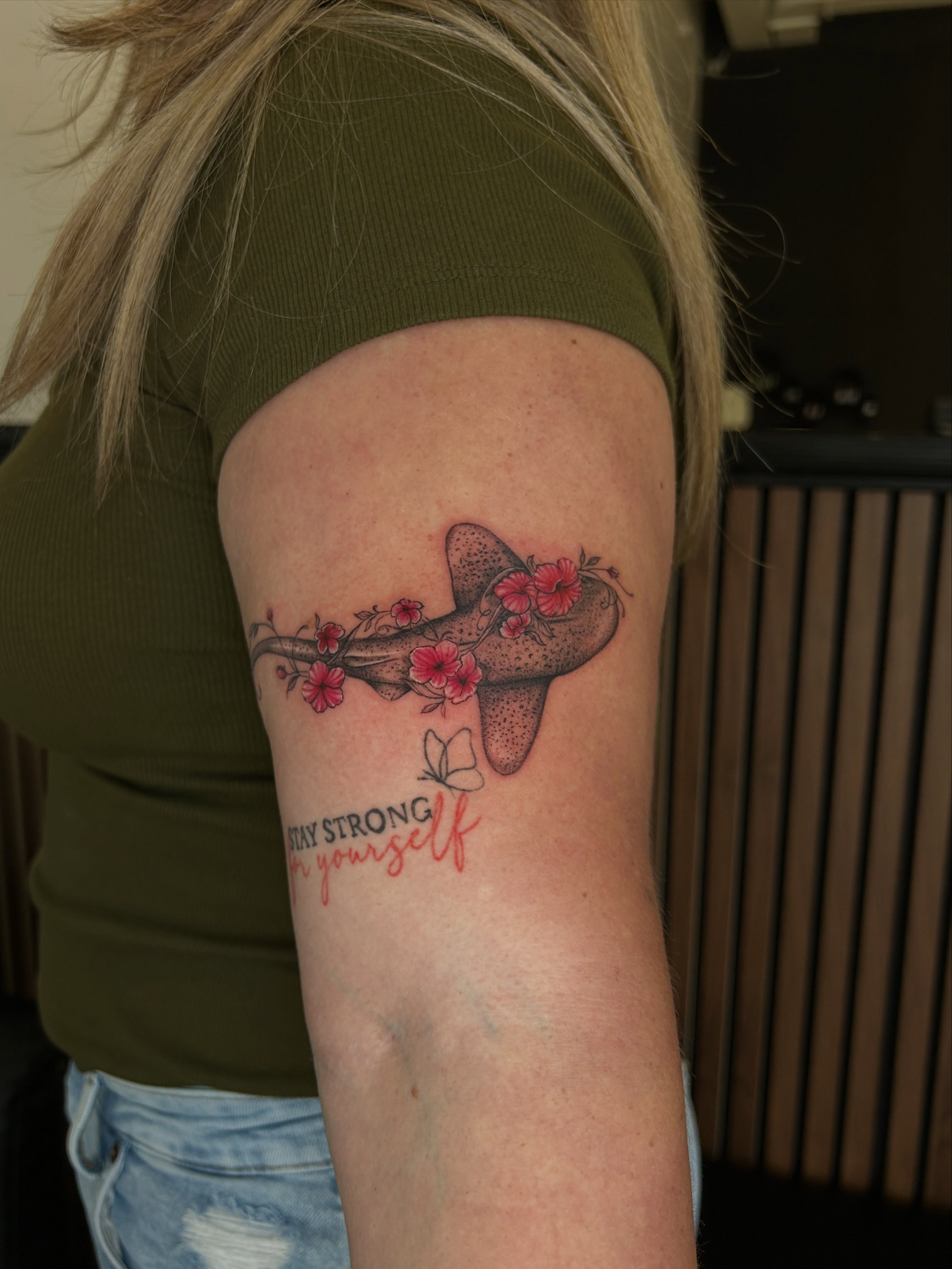Shark with flowers dotwork tattoo on the upper arm by J