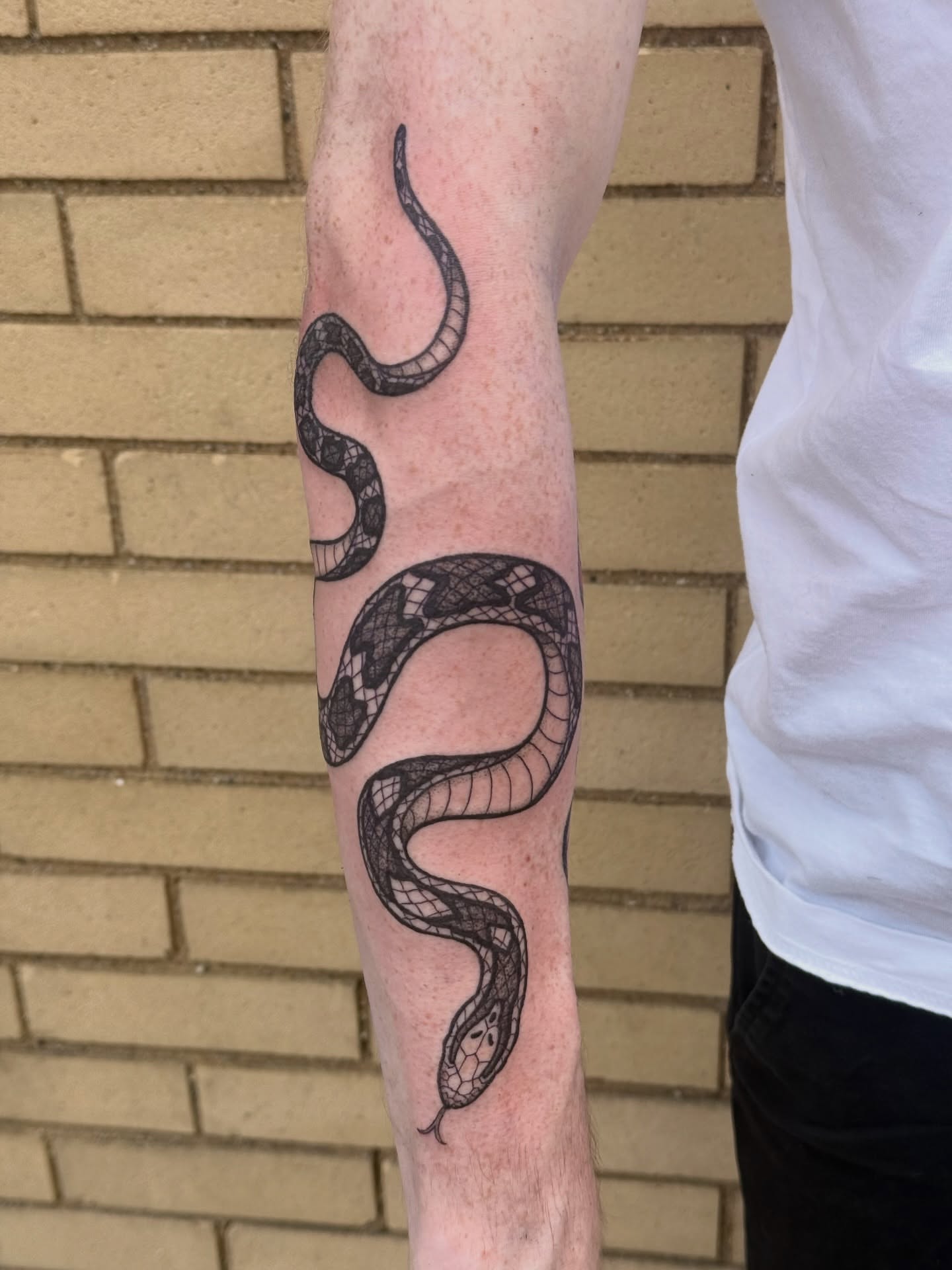 Tattoo by @mo.mo.tattoos — black_and_grey