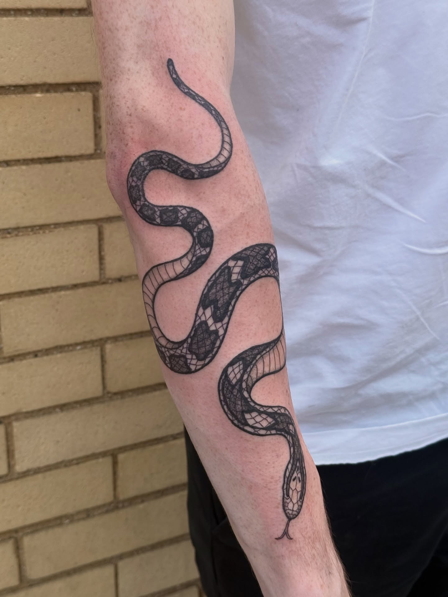 Tattoo by @mo.mo.tattoos — black_and_grey