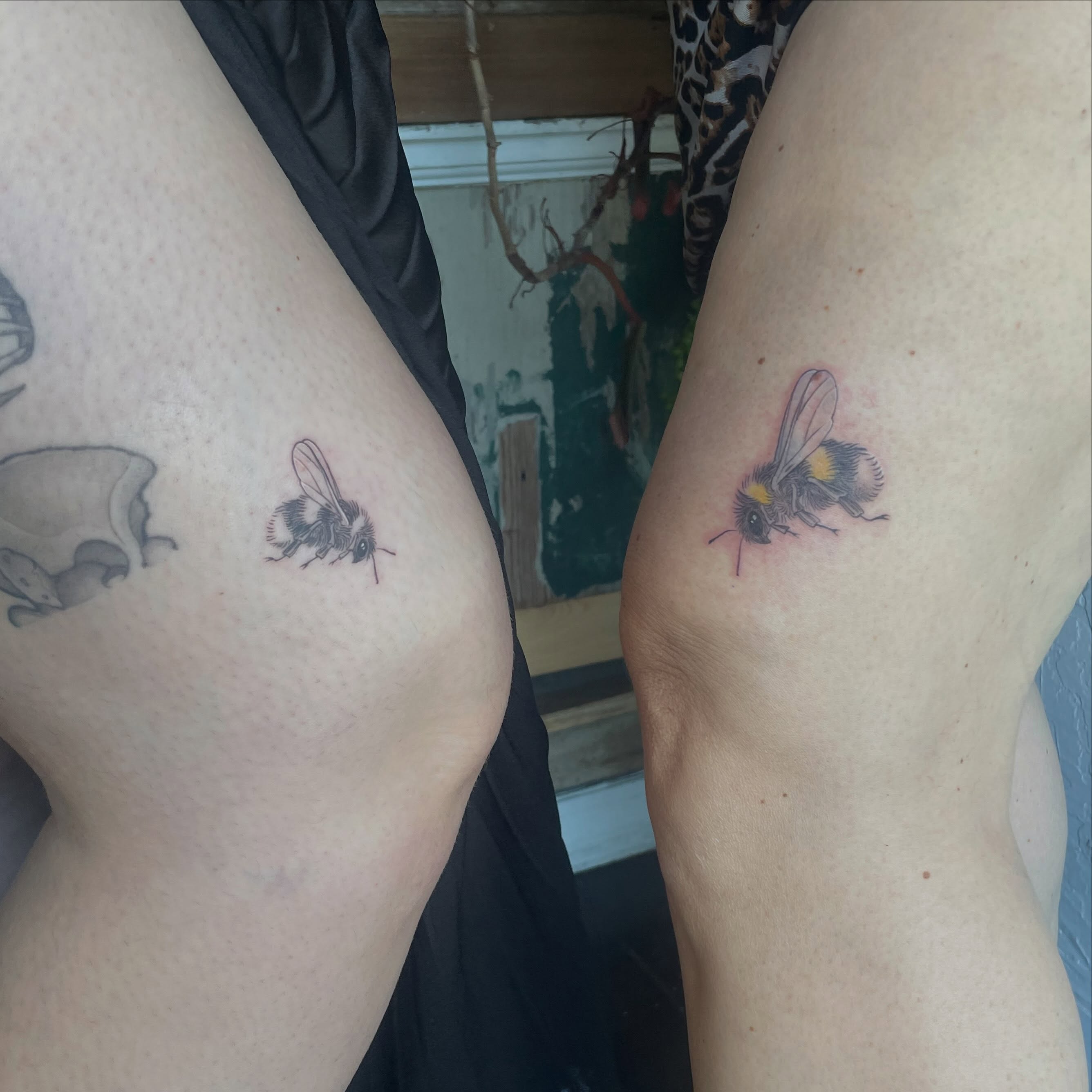 Bee realism tattoo on the leg by Ally Easter, Berkeley, California