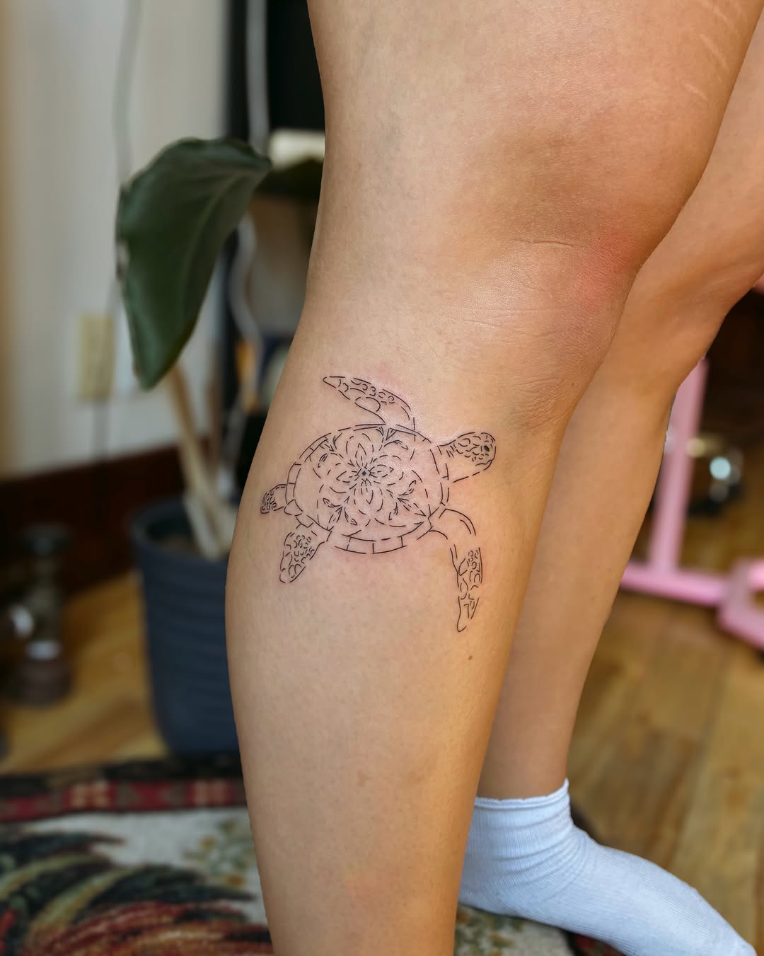 Tattoo by @lajusteligne — fine_line, geometric