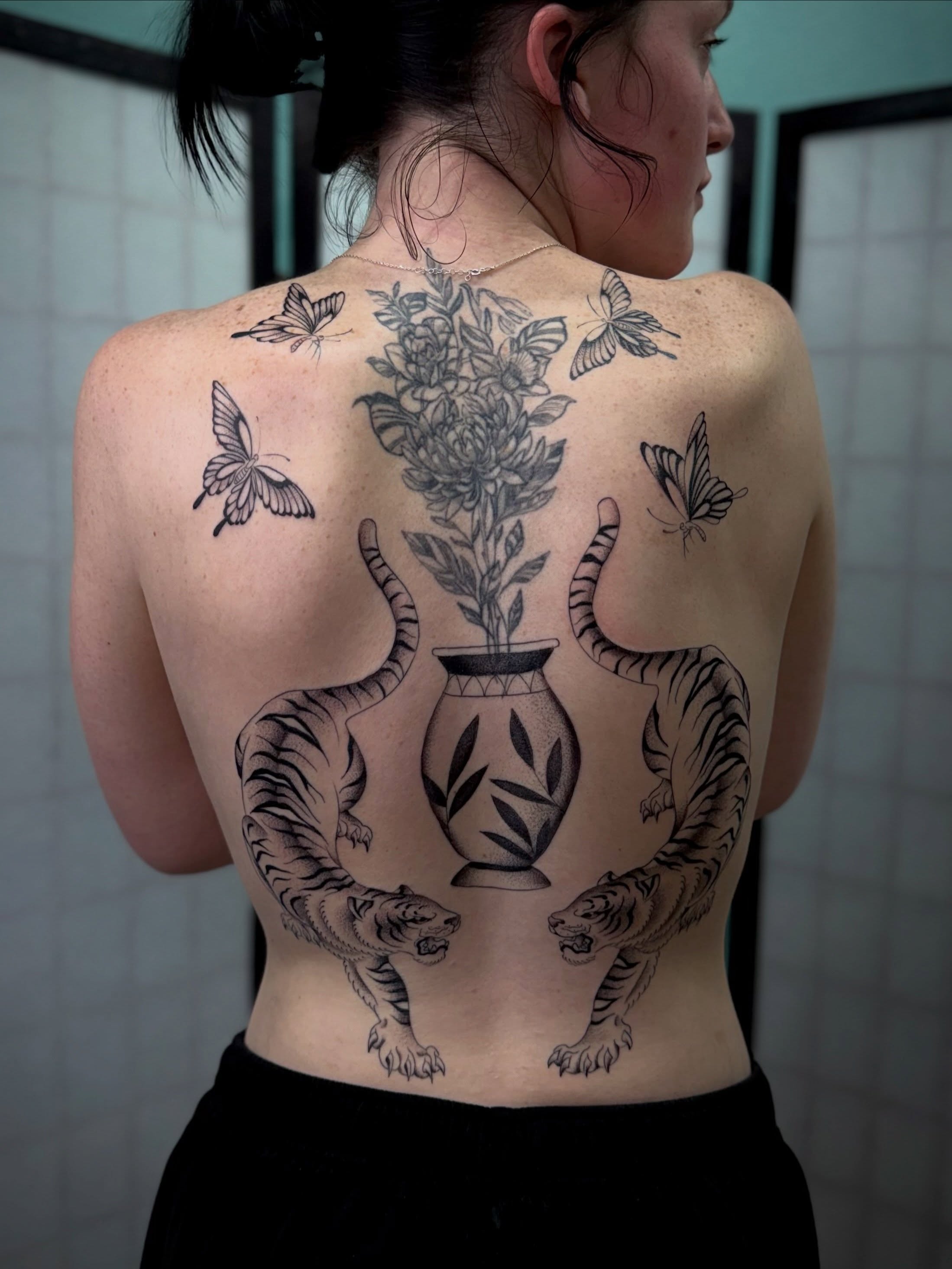 Tiger and peony bouquet black and grey tattoo on the back by christian martinez
