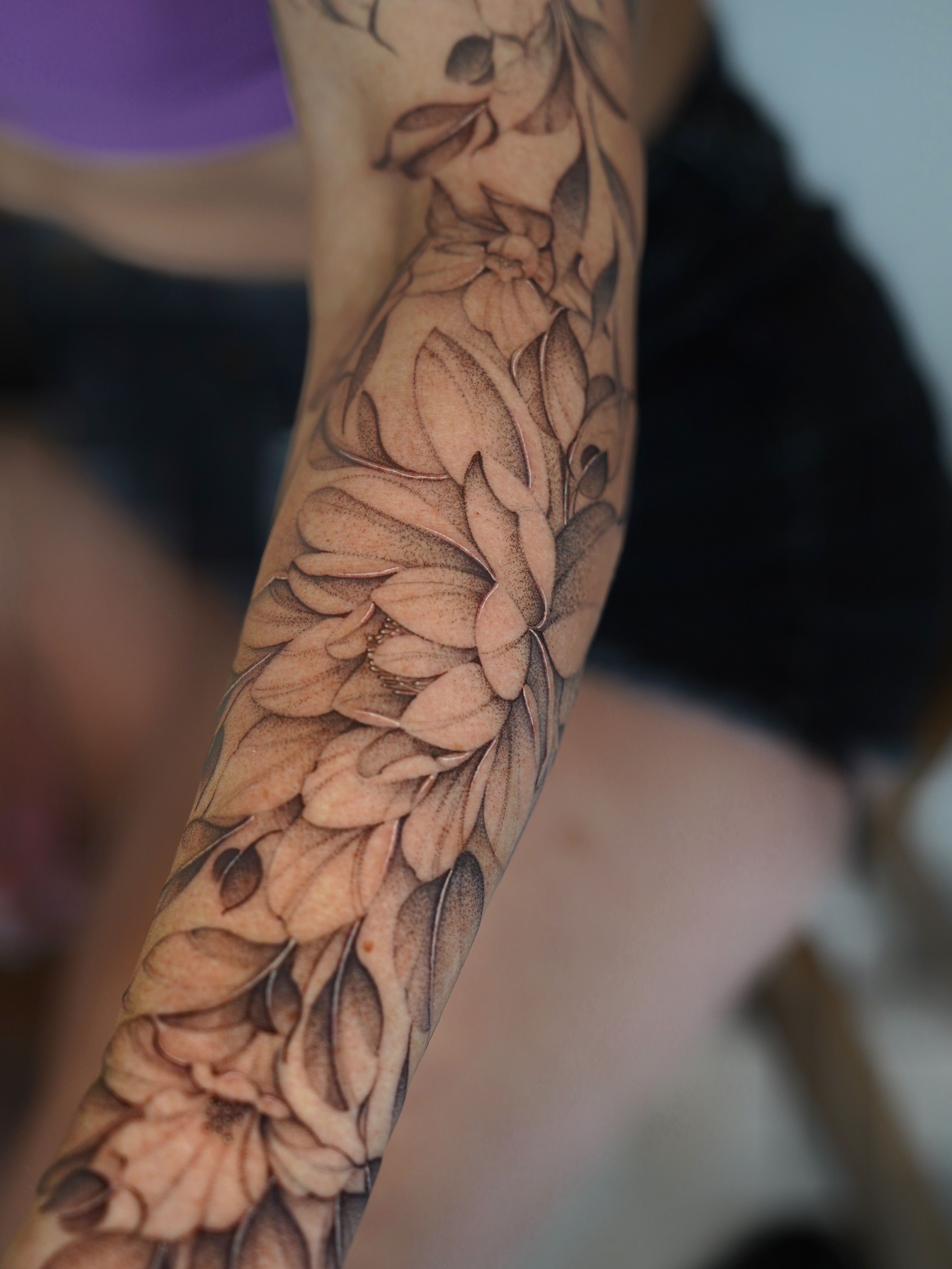 Floral pattern black and grey tattoo on the forearm by Bel Fernandez