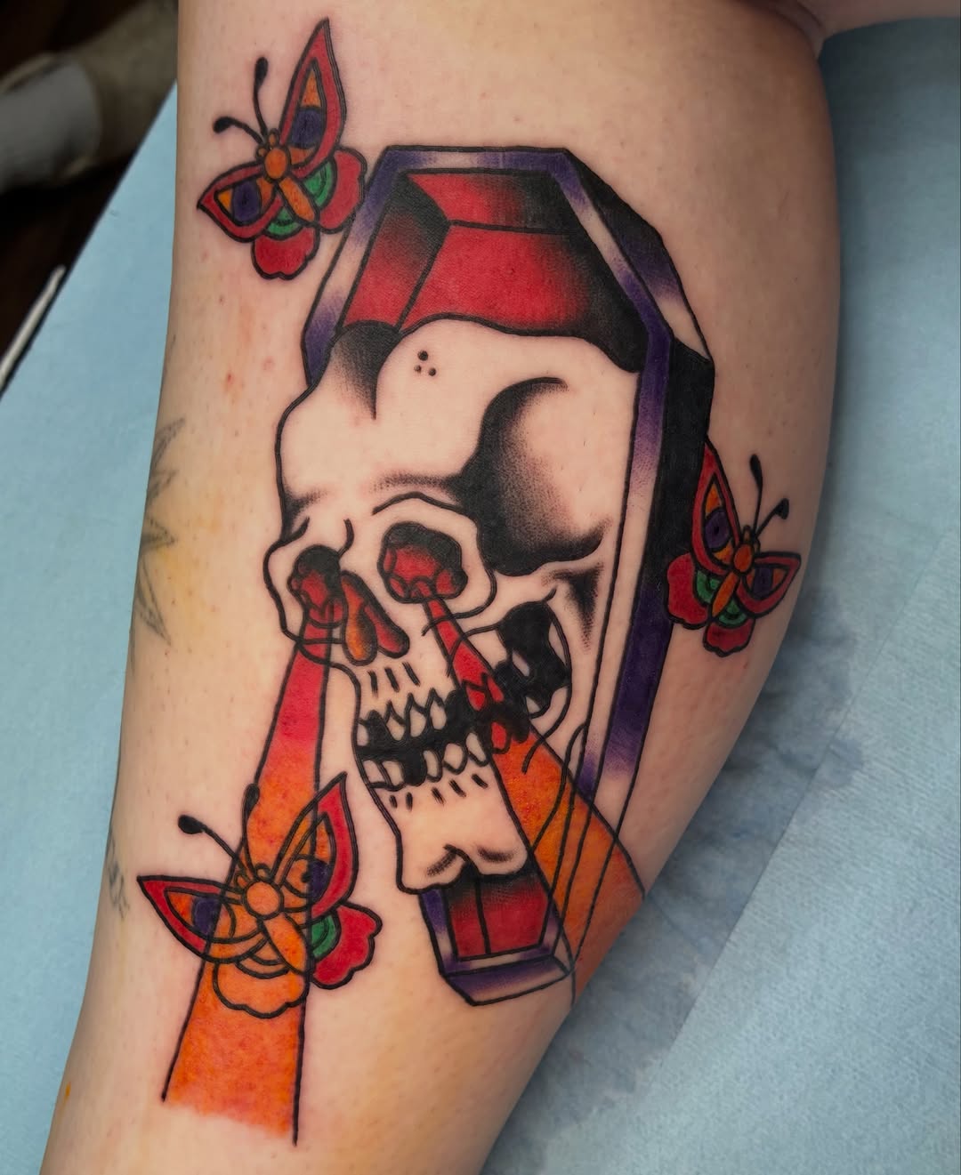Tattoo by @spicy.curry.tattoos — american_traditional, geometric