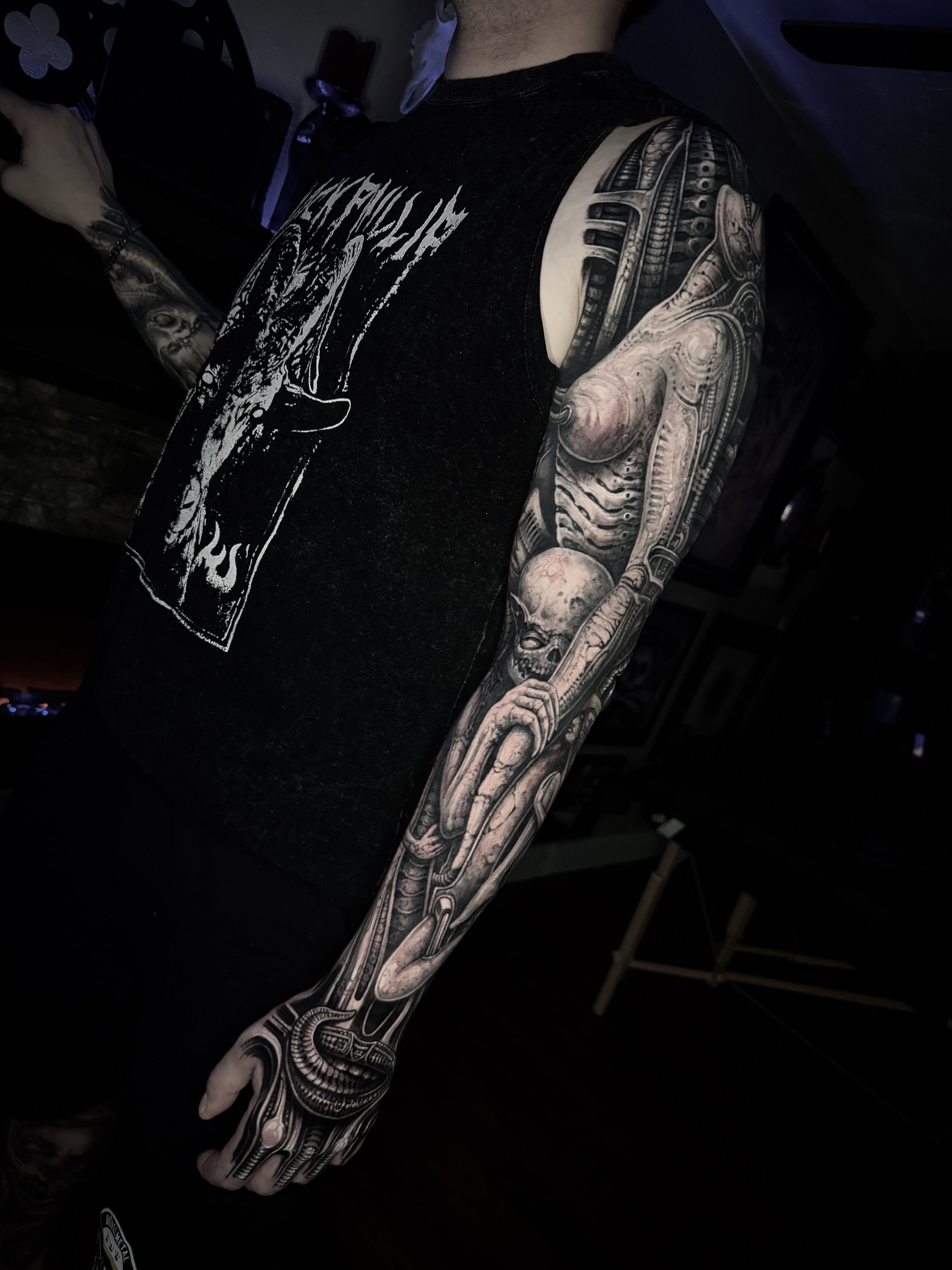 Cyborg arm realism tattoo on the upper arm by Jeremiah Barba
