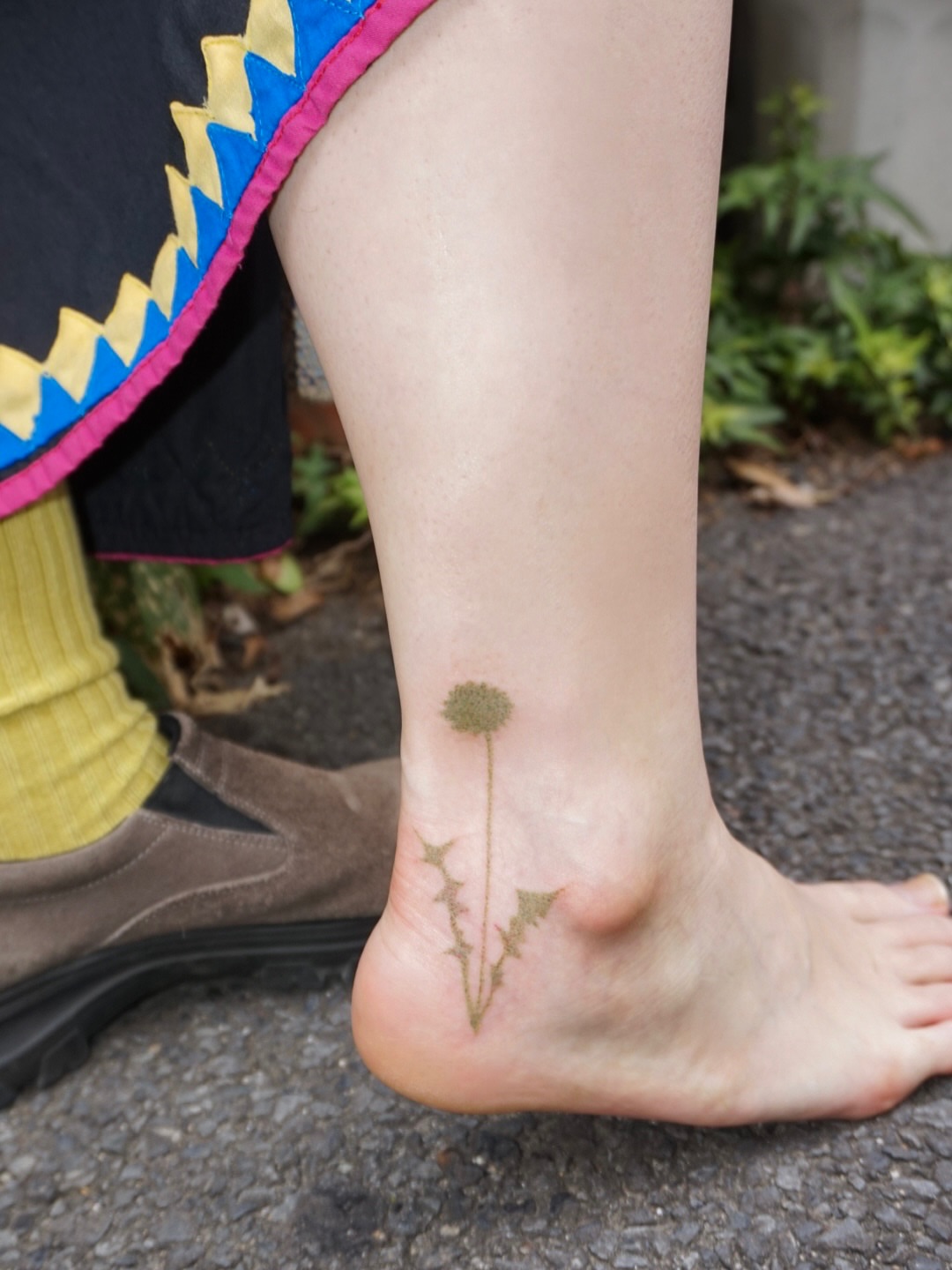 Dandelion dotwork tattoo on the foot by 매실 * handpoke
