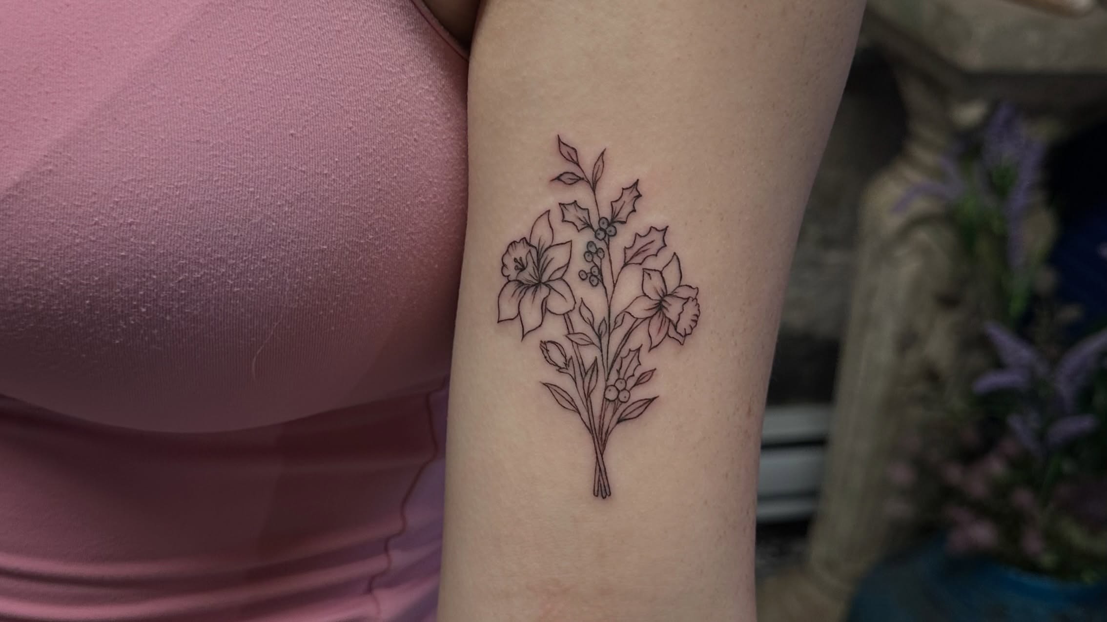 Flower bouquet fine line tattoo on the forearm by Lunette : a little moon as simple as that