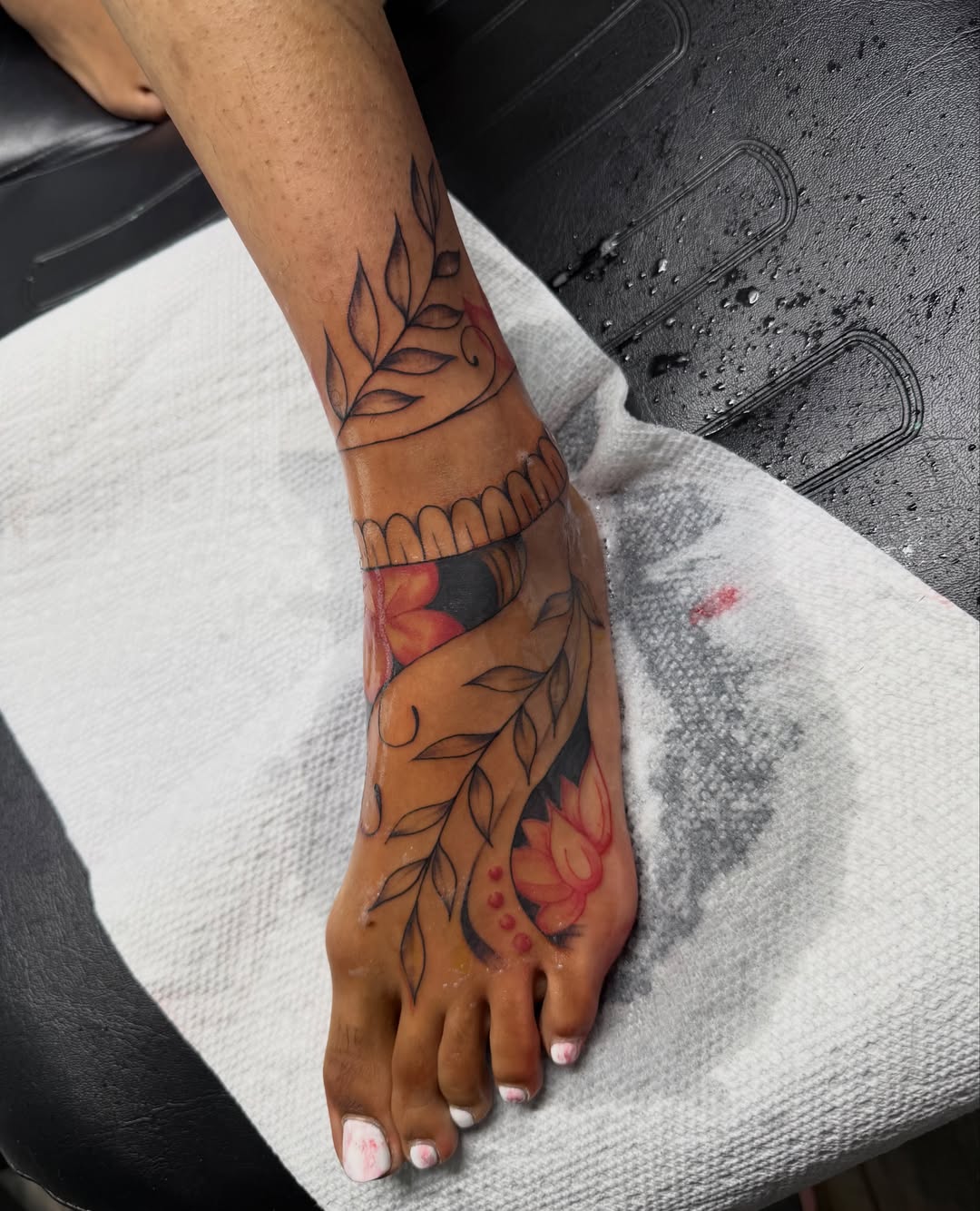Tattoo by @stephsworldofink — dotwork, new_school