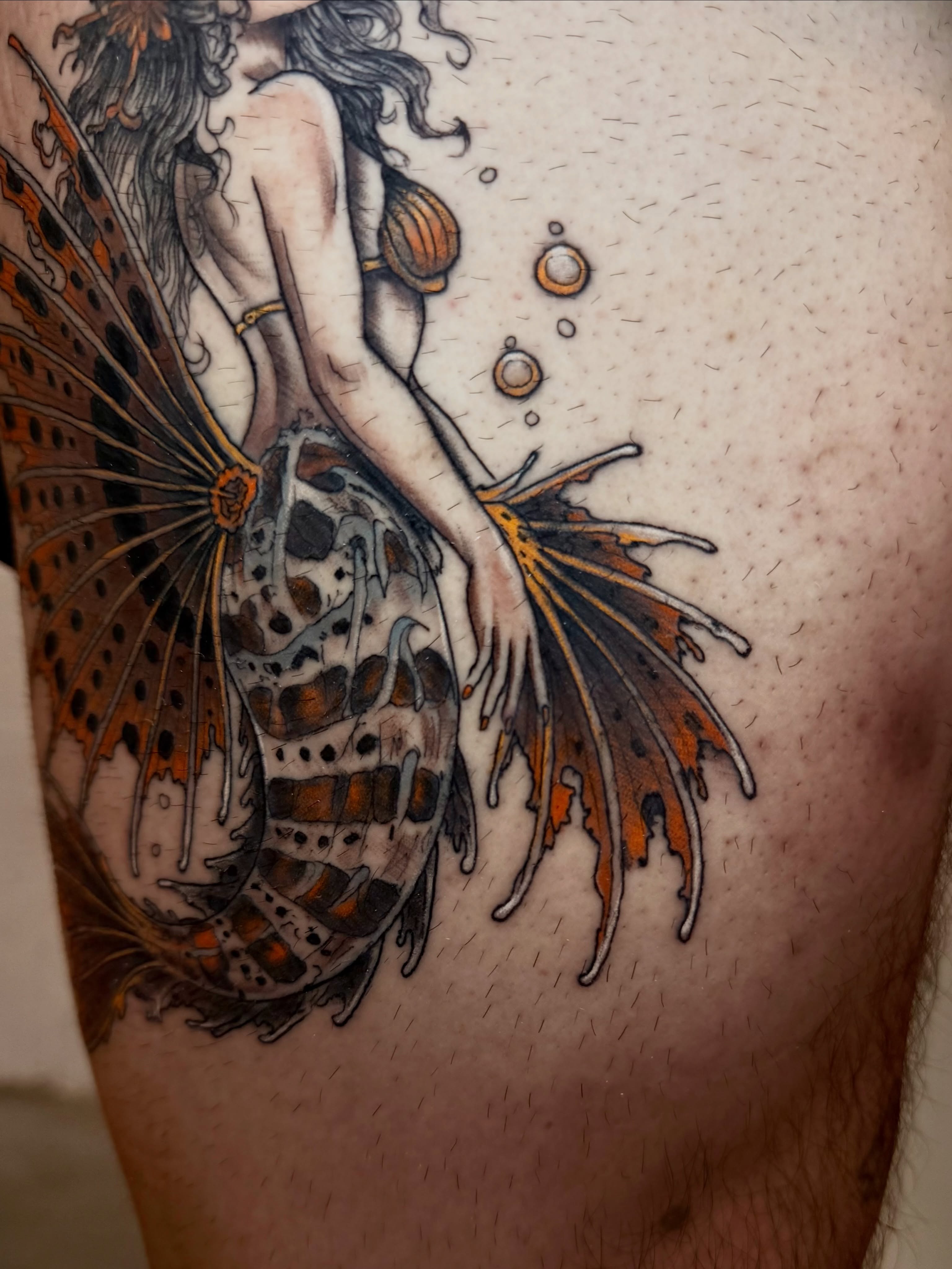 Mermaid dotwork tattoo on the thigh by Jackse π§πΌββοΈ Tattoos π§πΌββοΈ