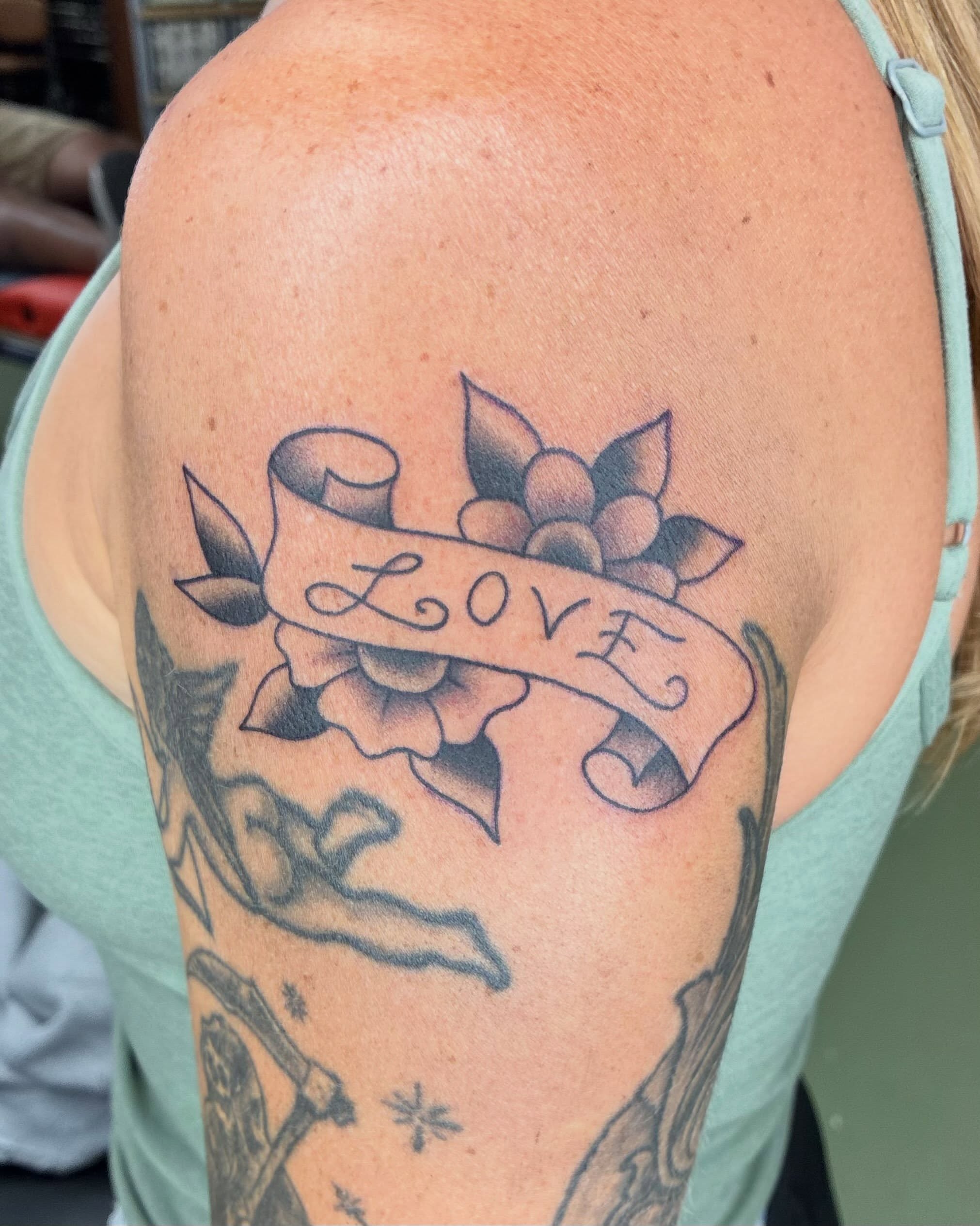Tattoo by @pimaxoxo — american_traditional