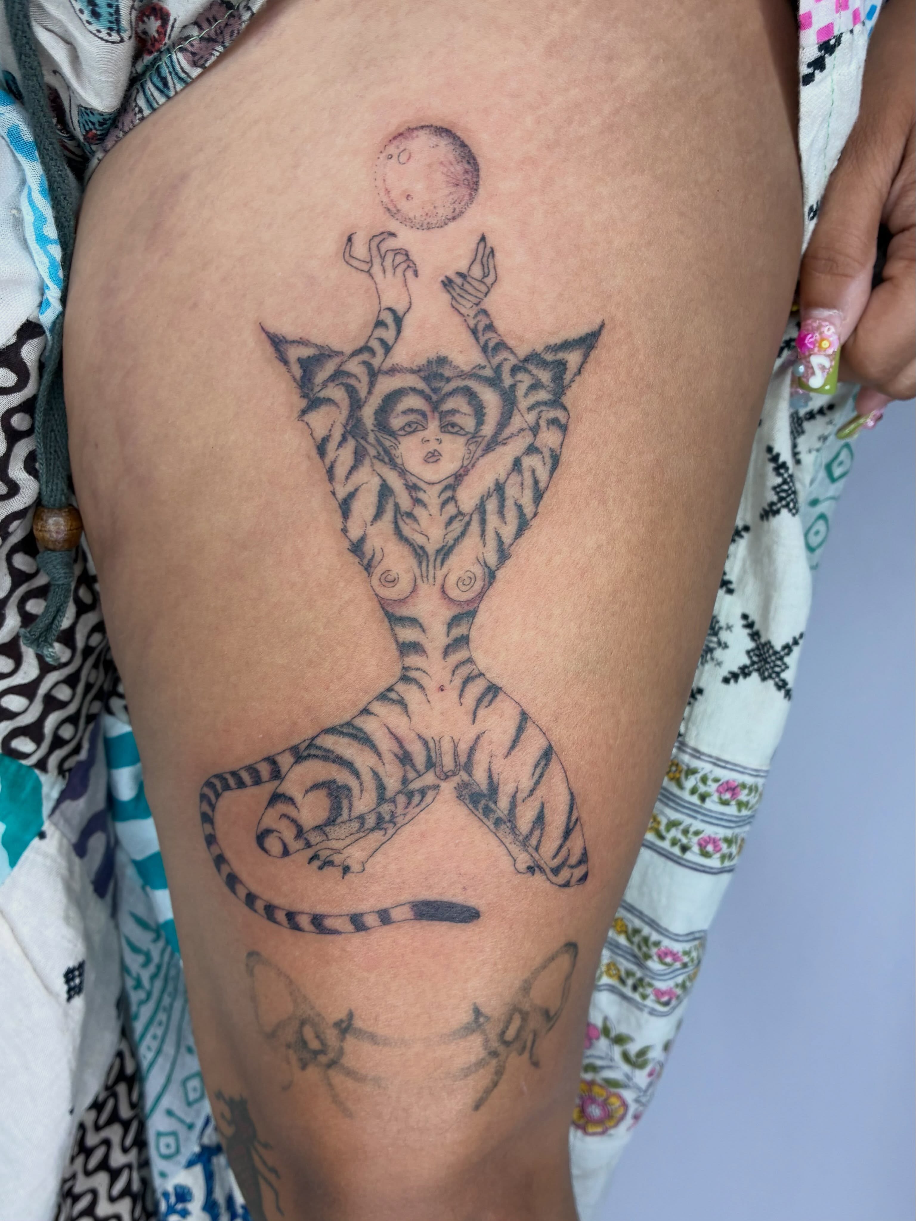 Tiger and woman black and grey tattoo on the thigh by ∘≁≀Gæish∀ ⍕ ◯⊂ⅇl⌾tl≀≁∘