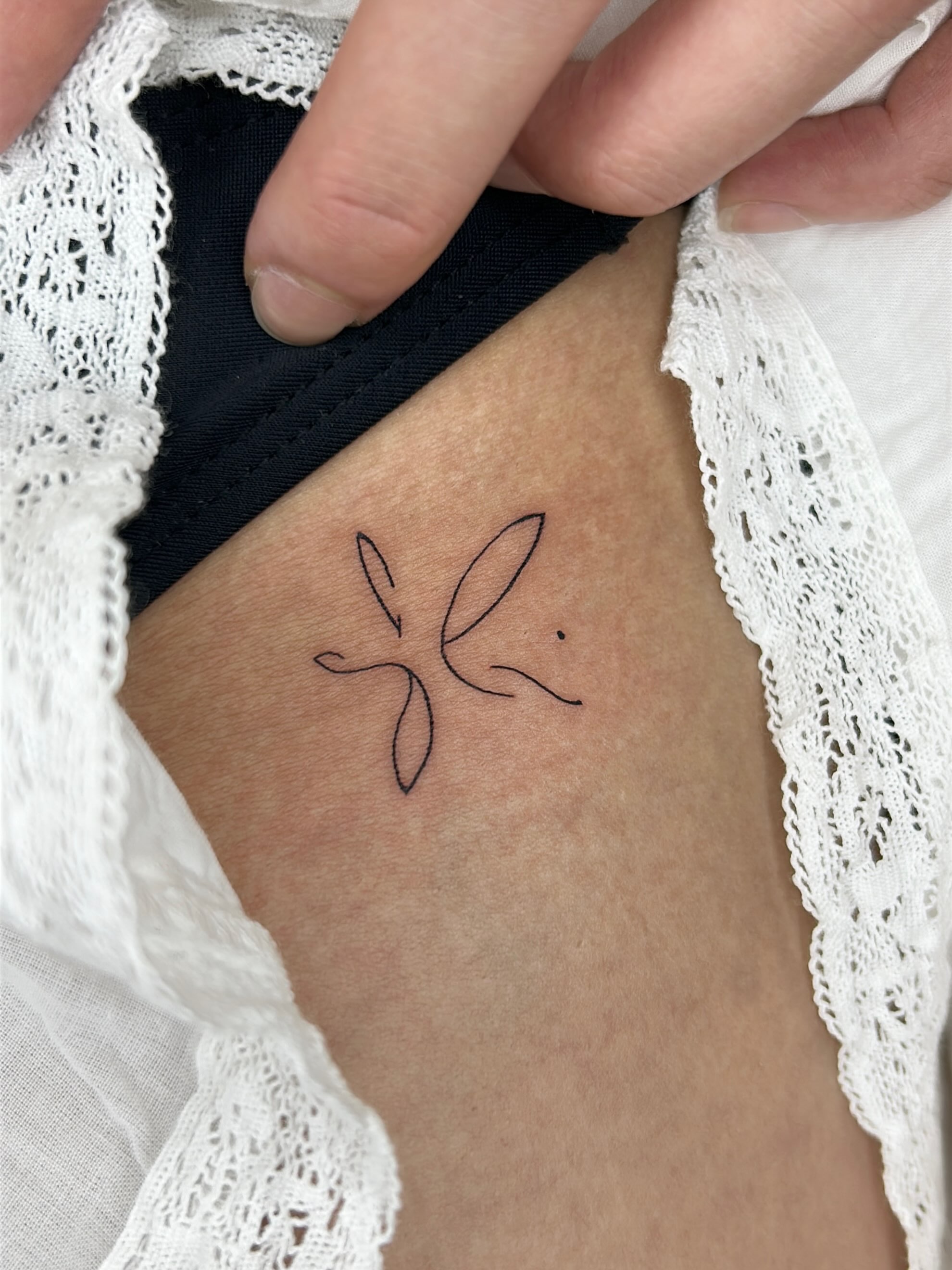 Tattoo by @tsuinami.tattoos — minimalist