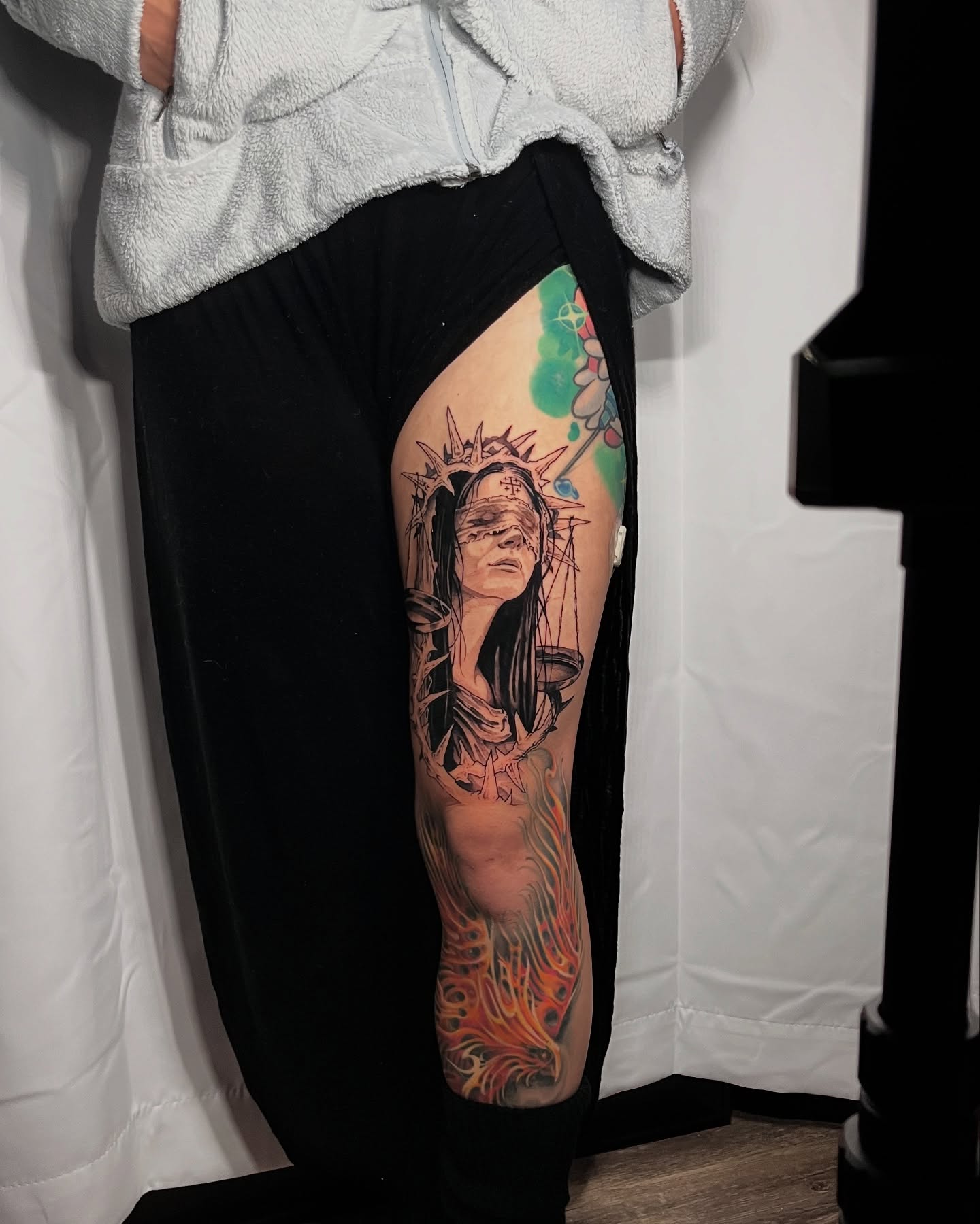 Statue of liberty realism tattoo on the thigh by Cameron Jenkins