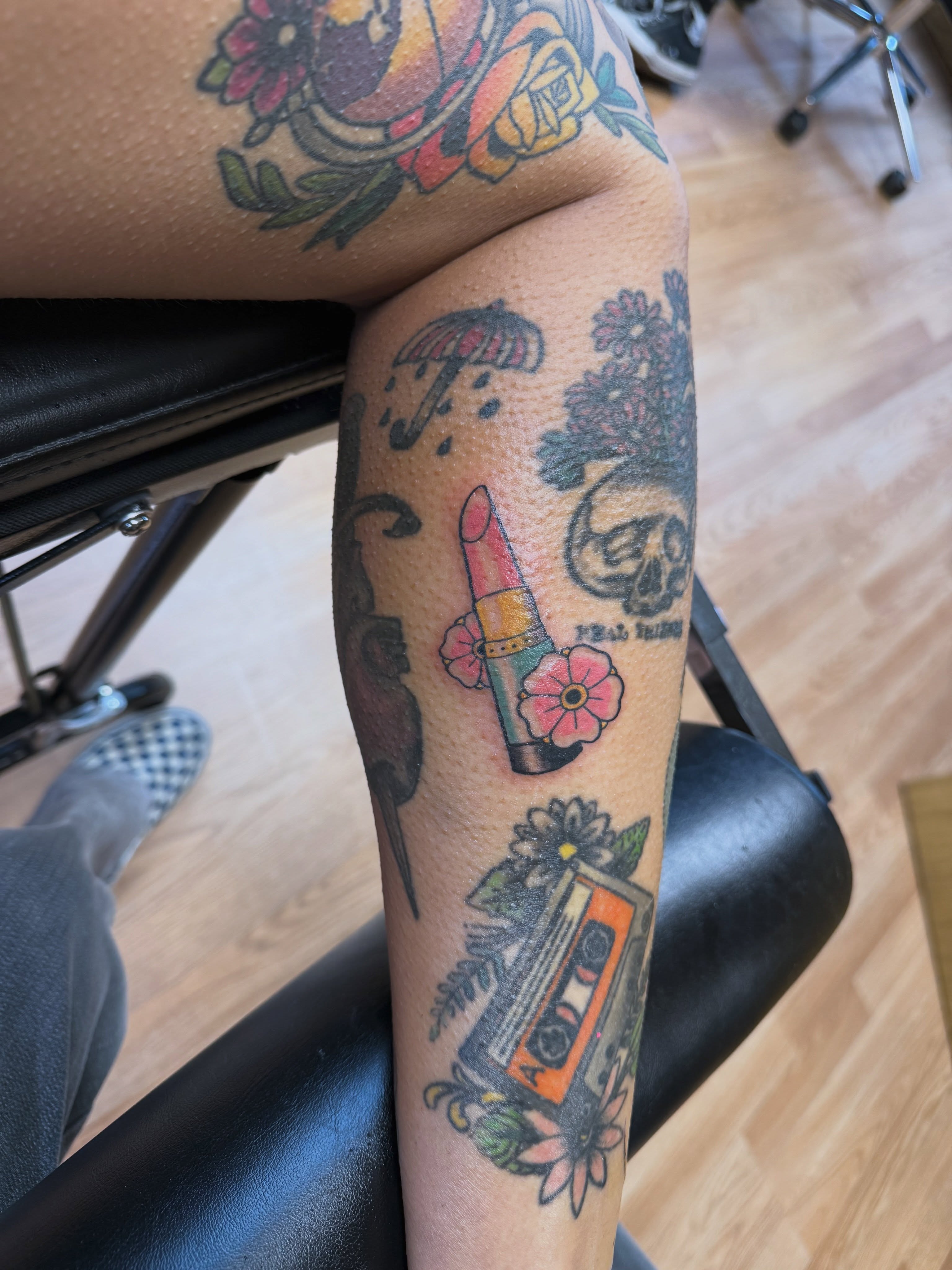 Floral and pop culture American traditional tattoo on the leg by Palmer Andrist🩸Fort Collins Tattoo Apprentice