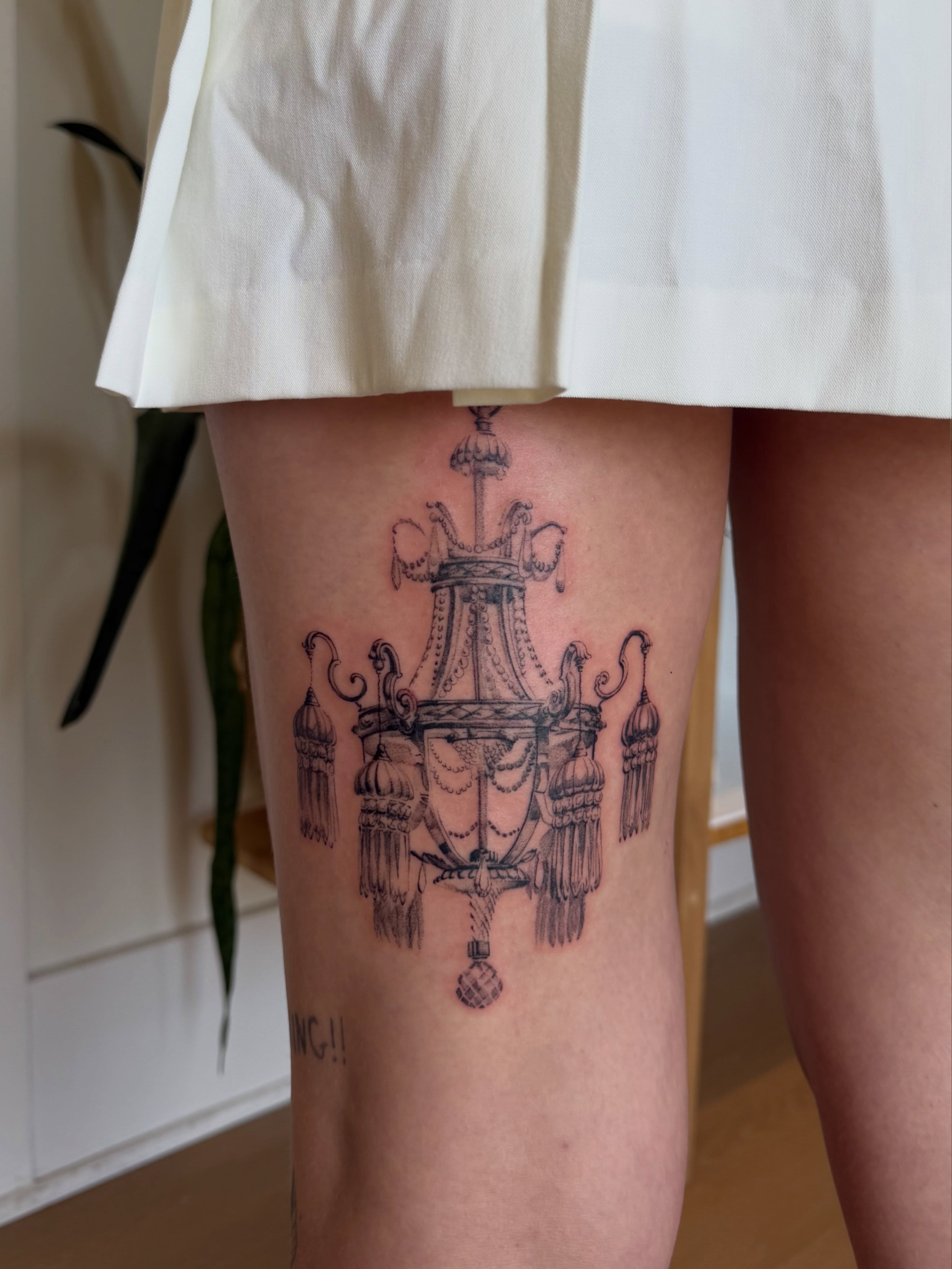Chandelier black and grey tattoo on the thigh by Zanereti