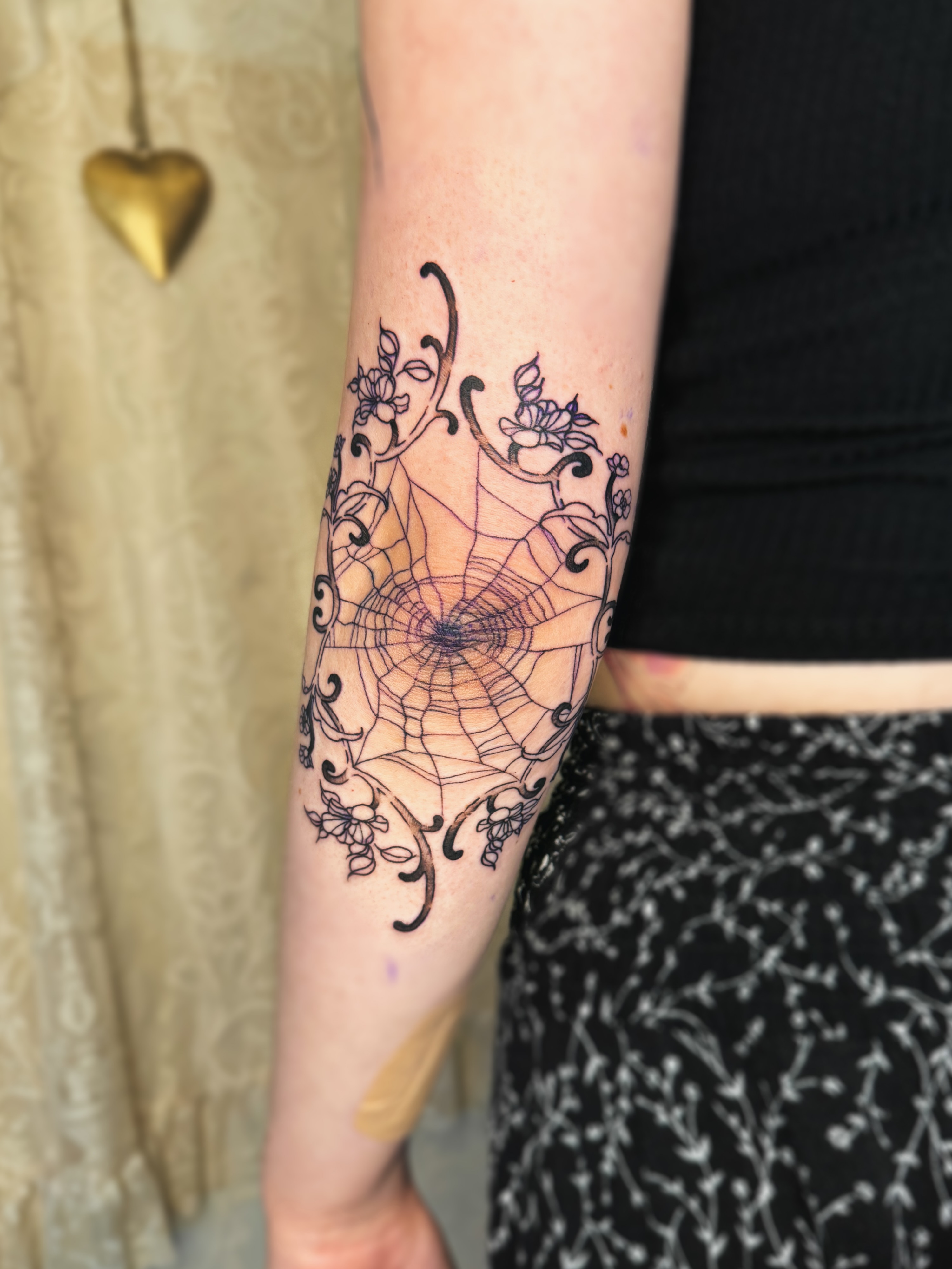 Tattoo by @sombra.miel — fine_line, ornamental