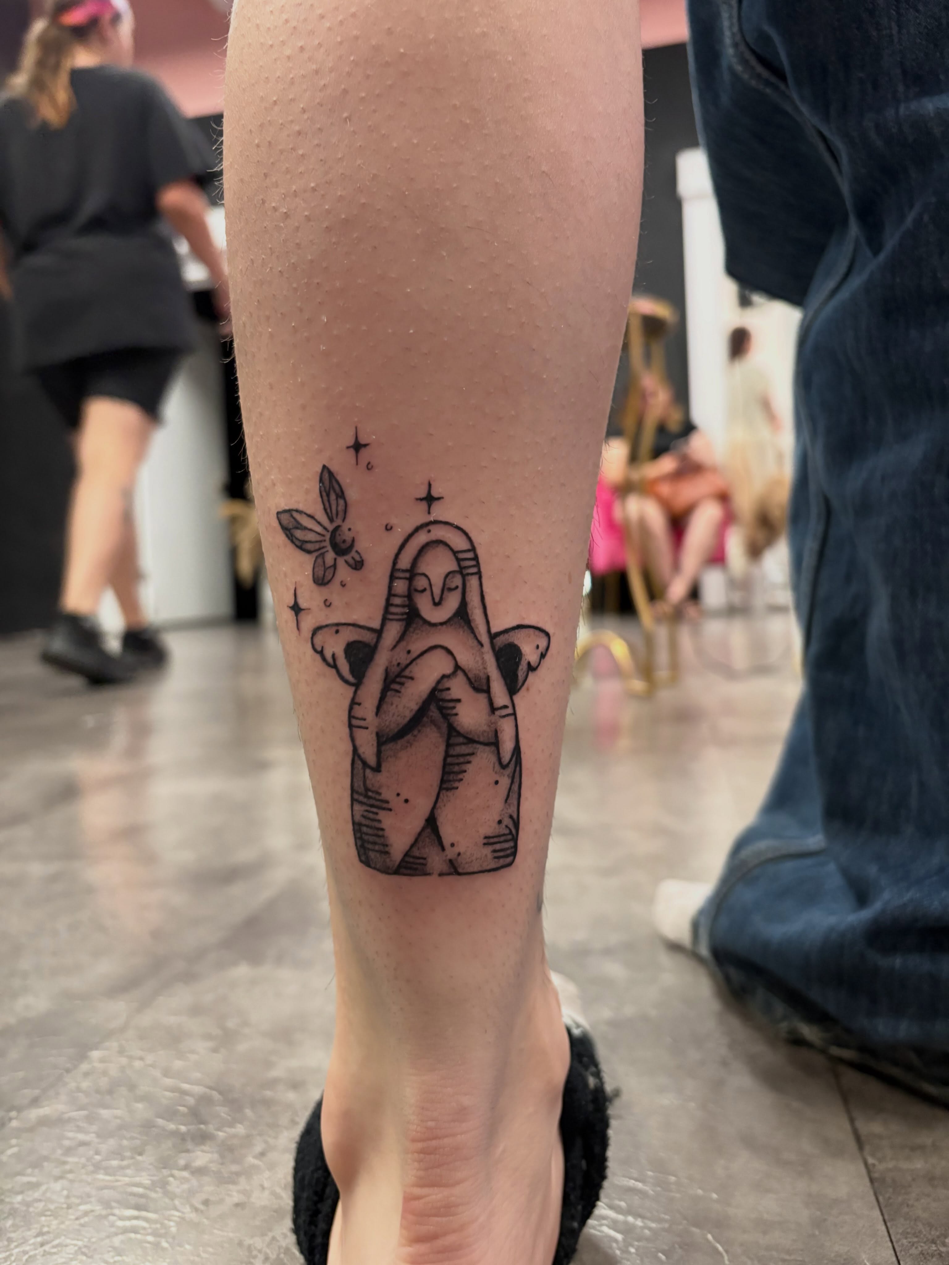Tattoo by @hellaradhailee โ black_and_grey