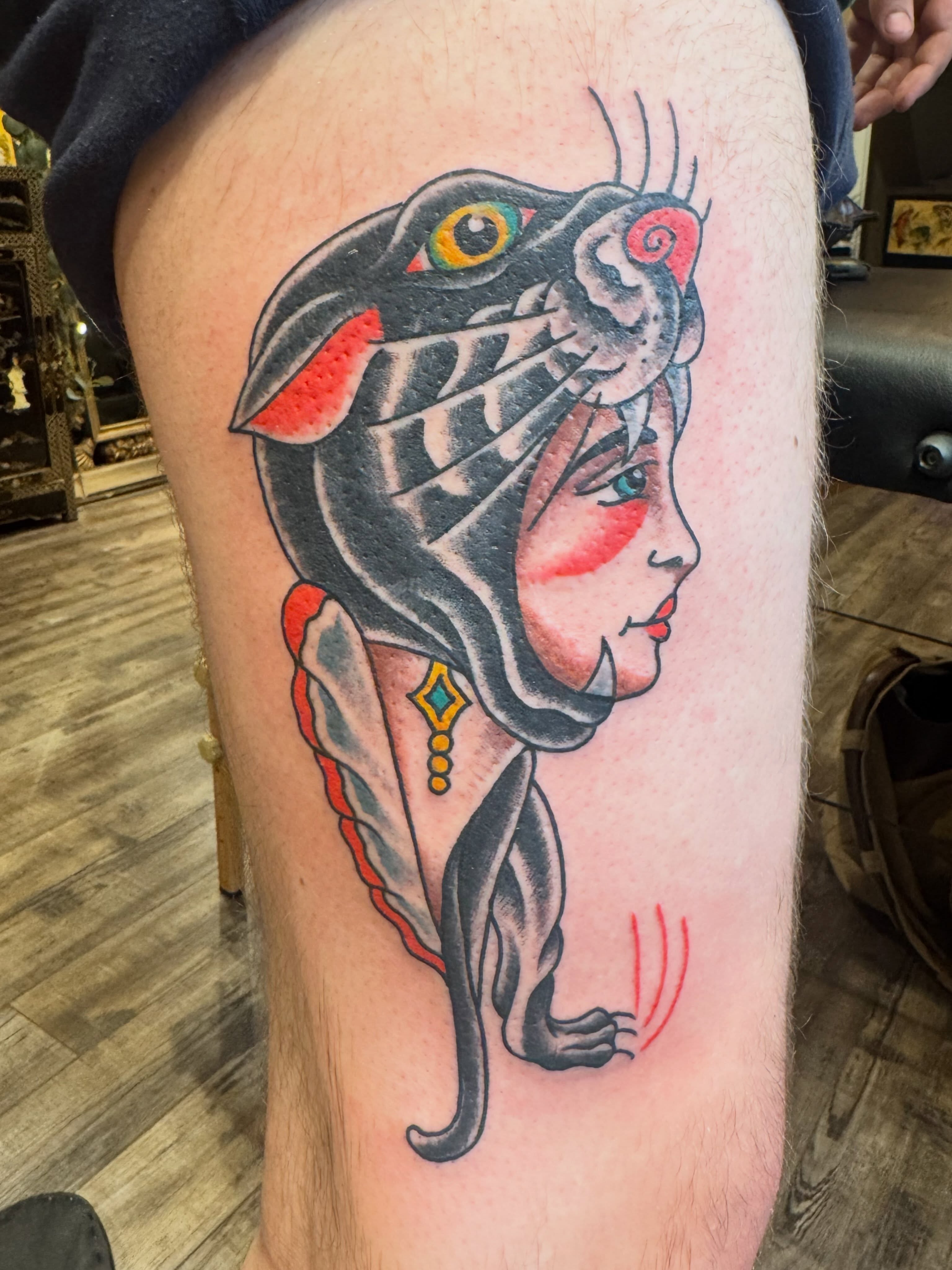 Woman with tiger American traditional tattoo on the thigh by Rob Keiuf