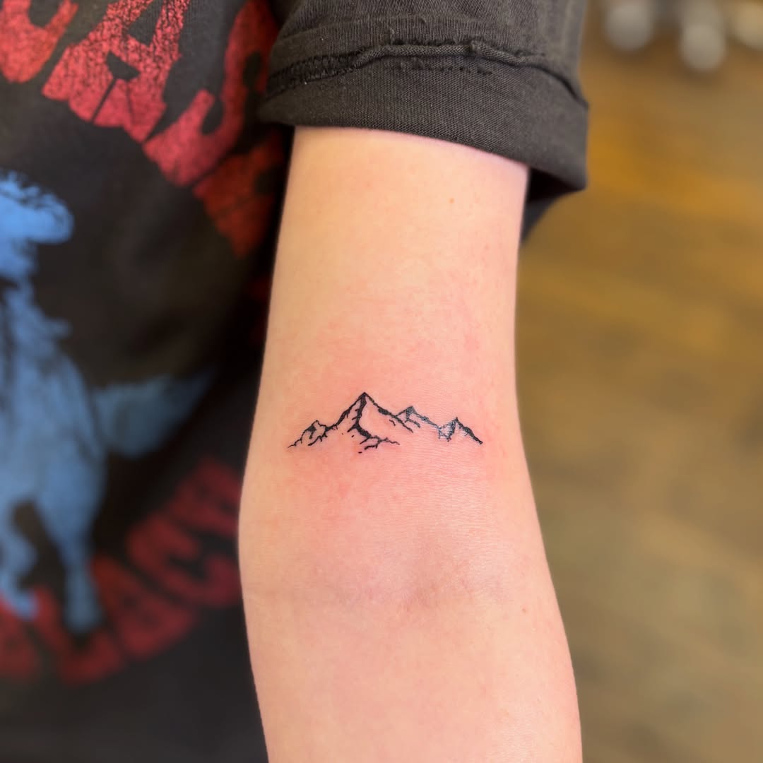 Tattoo by @sweetinktattoo — minimalist