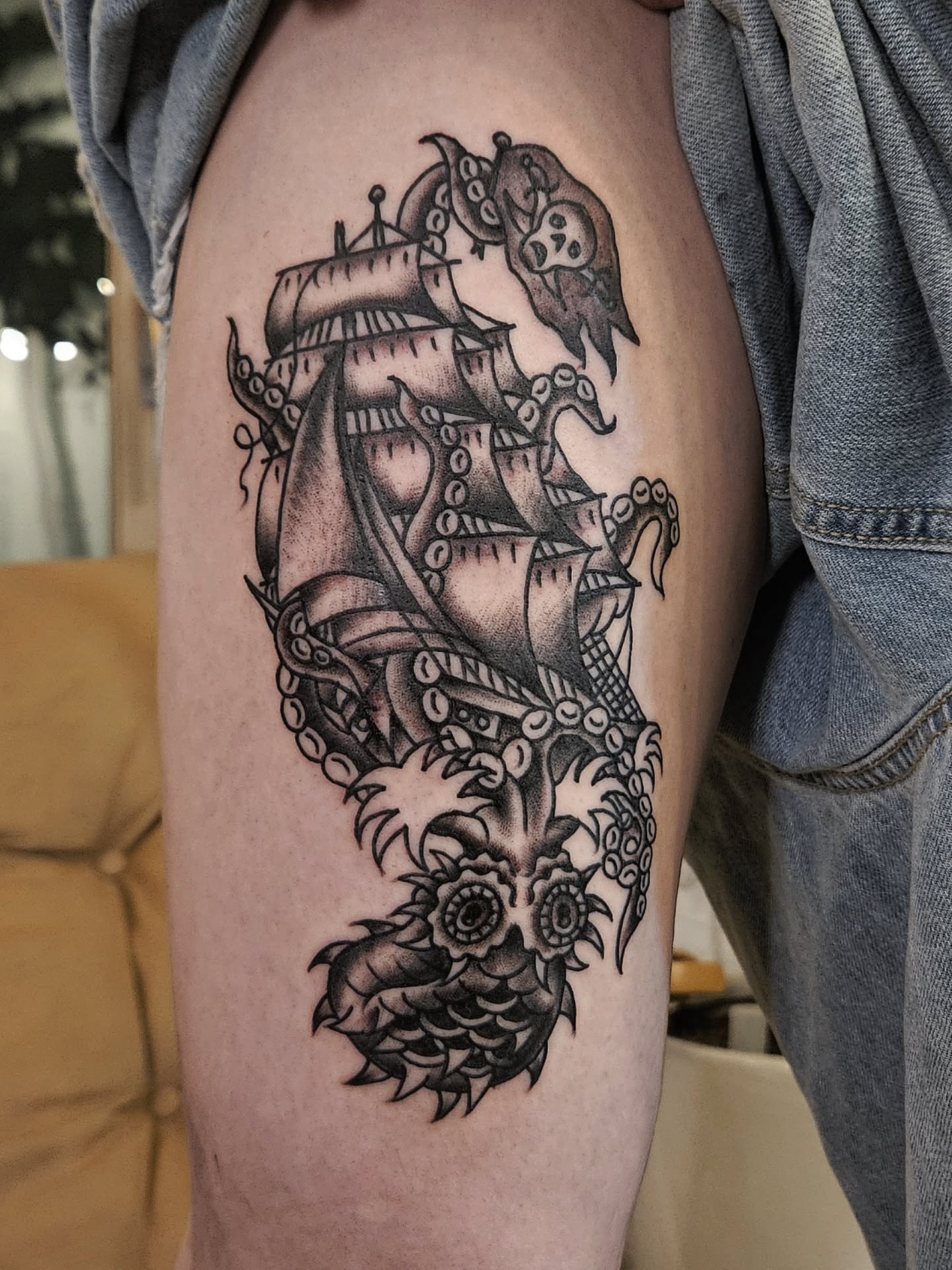 Tattoo by @kissmygiss — black_and_grey, american_traditional