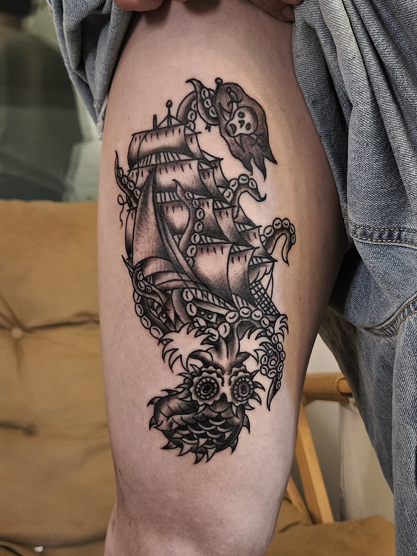 Tattoo by @kissmygiss — black_and_grey, realism