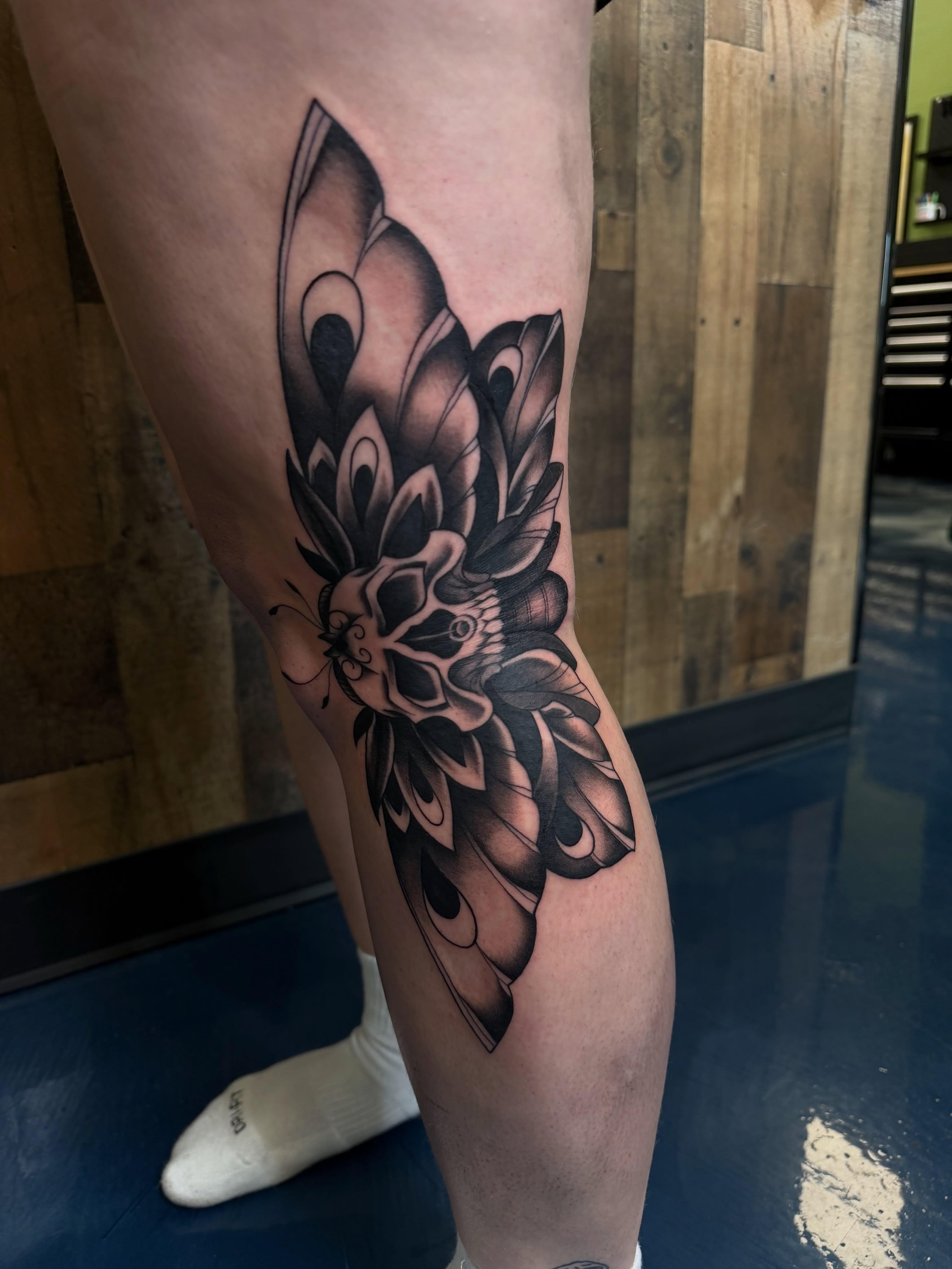 Floral black and grey tattoo on the thigh by Sam Minneci