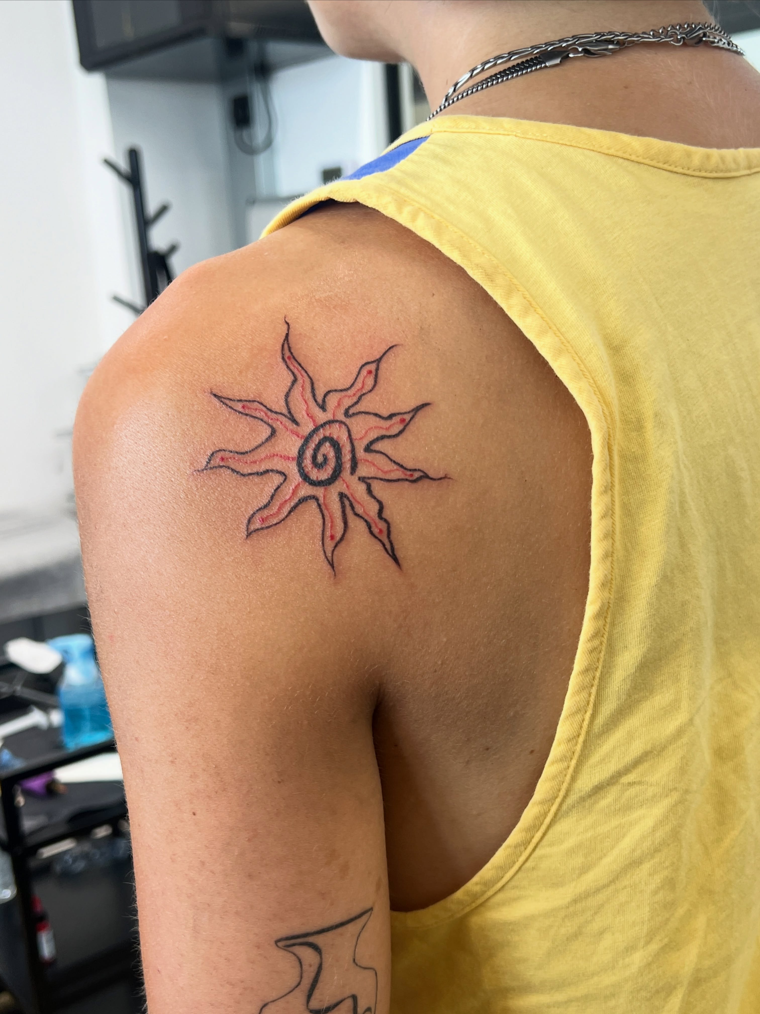 Tattoo by @lanta_ttoo — geometric