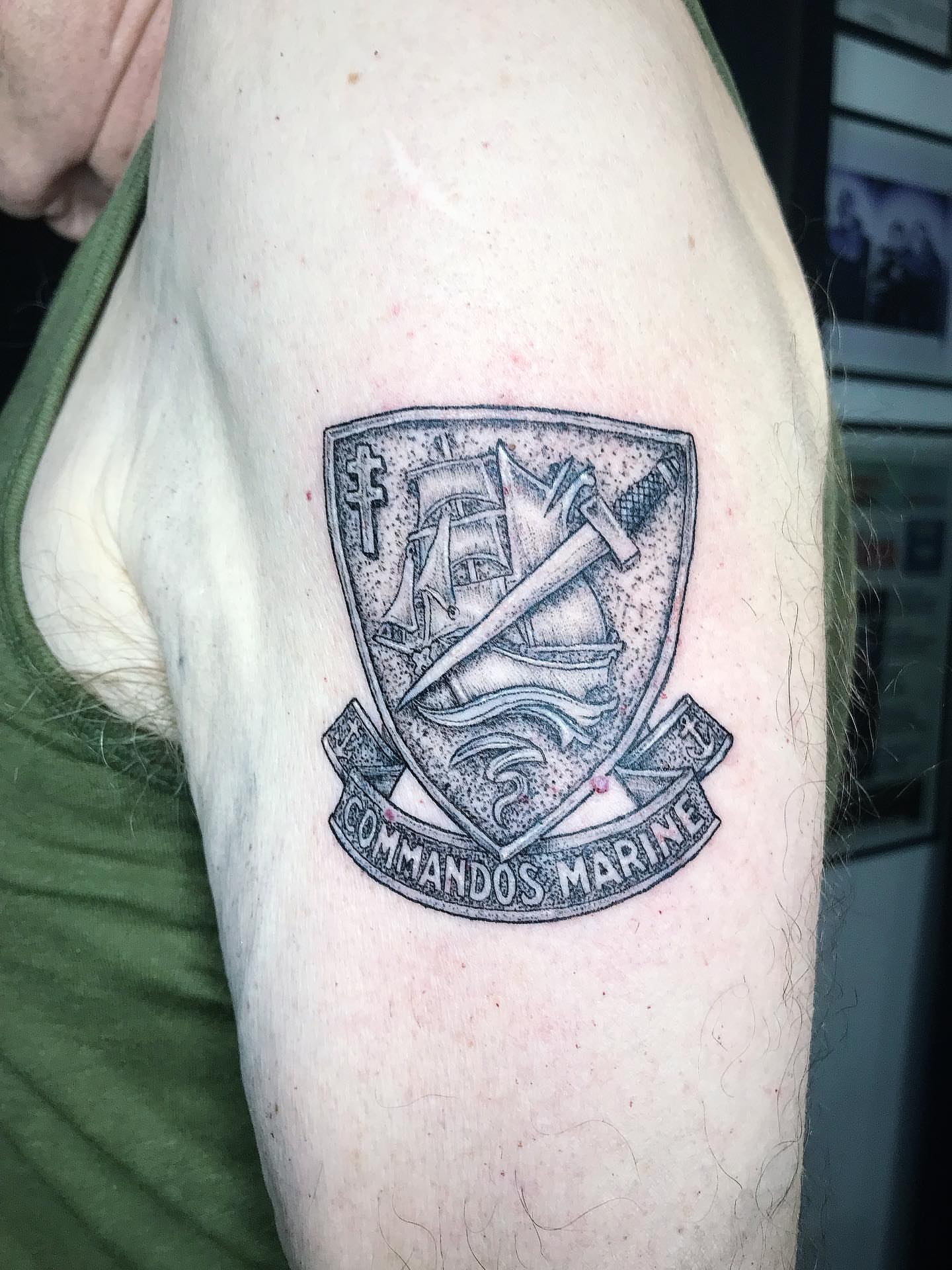 Commandos marine black and grey tattoo on the upper arm by Moss Quito Tattoo