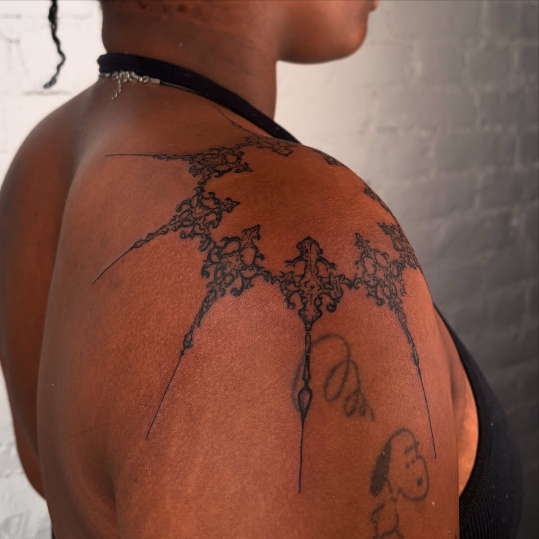 Lace pattern black and grey tattoo on the shoulder by laura bianca